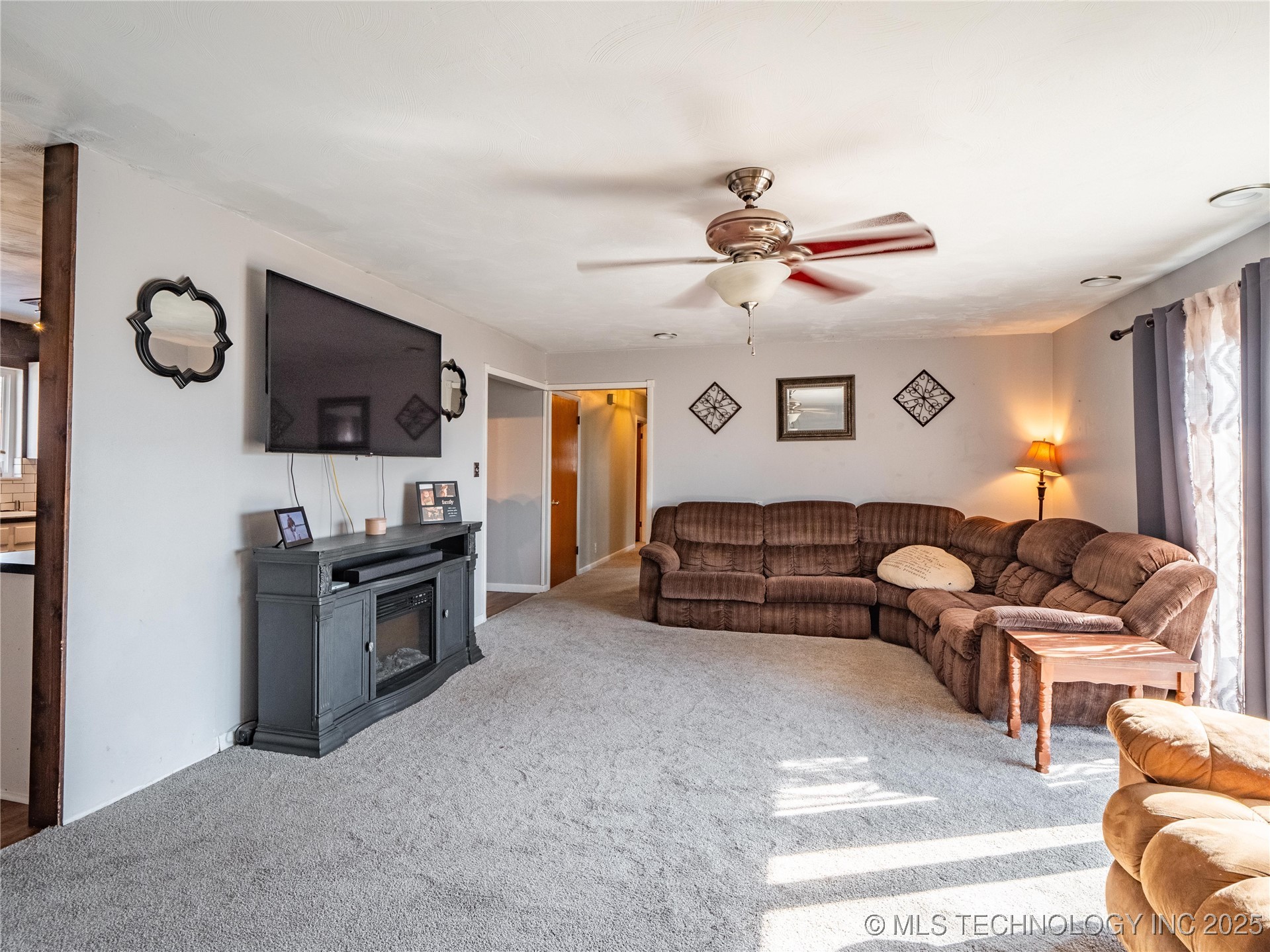 1600 E Seminole Avenue Property Photo 6