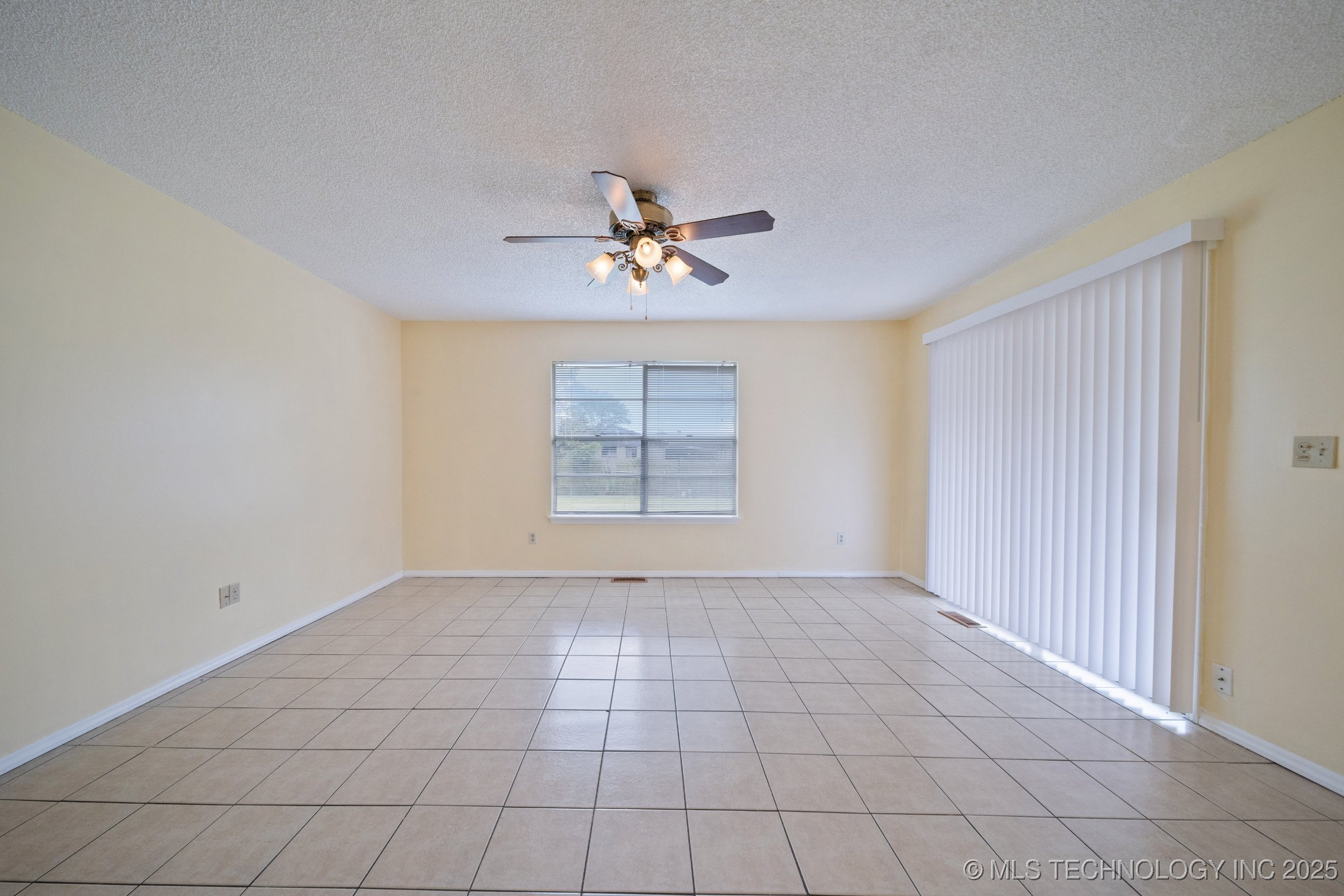 12008 E 28th Street Property Photo 8
