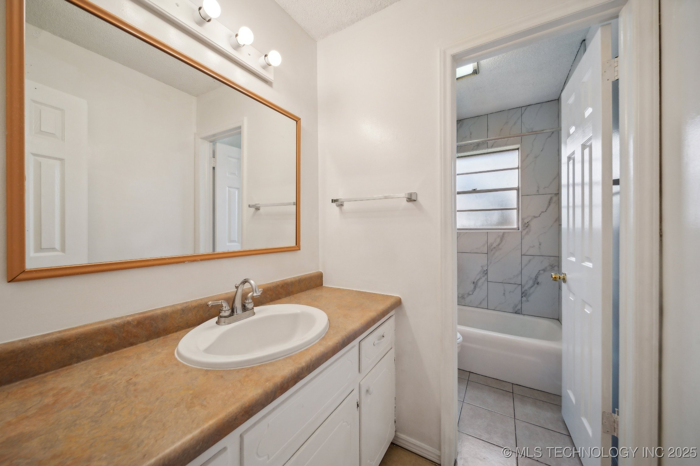 12008 E 28th Street Property Photo 15