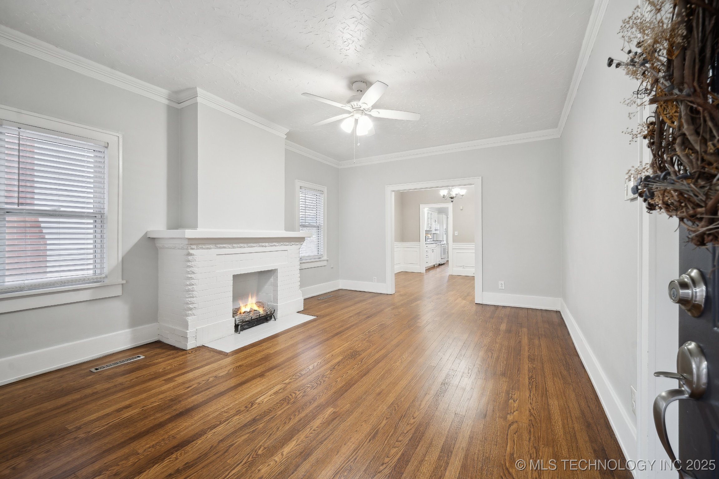 1732 E 14th Place Property Photo 4