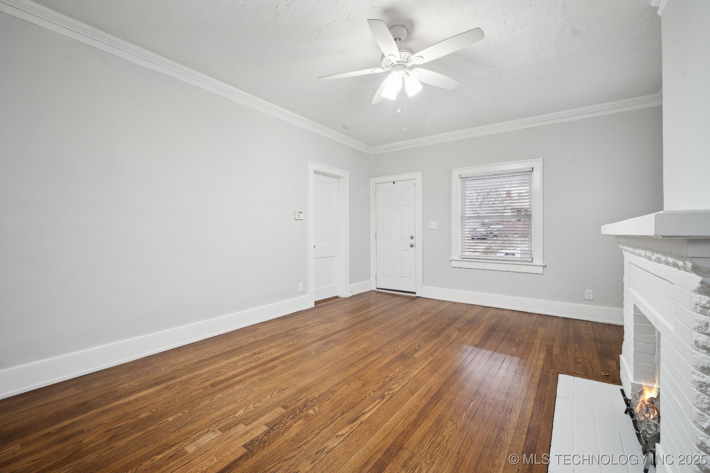 1732 E 14th Place Property Photo 5