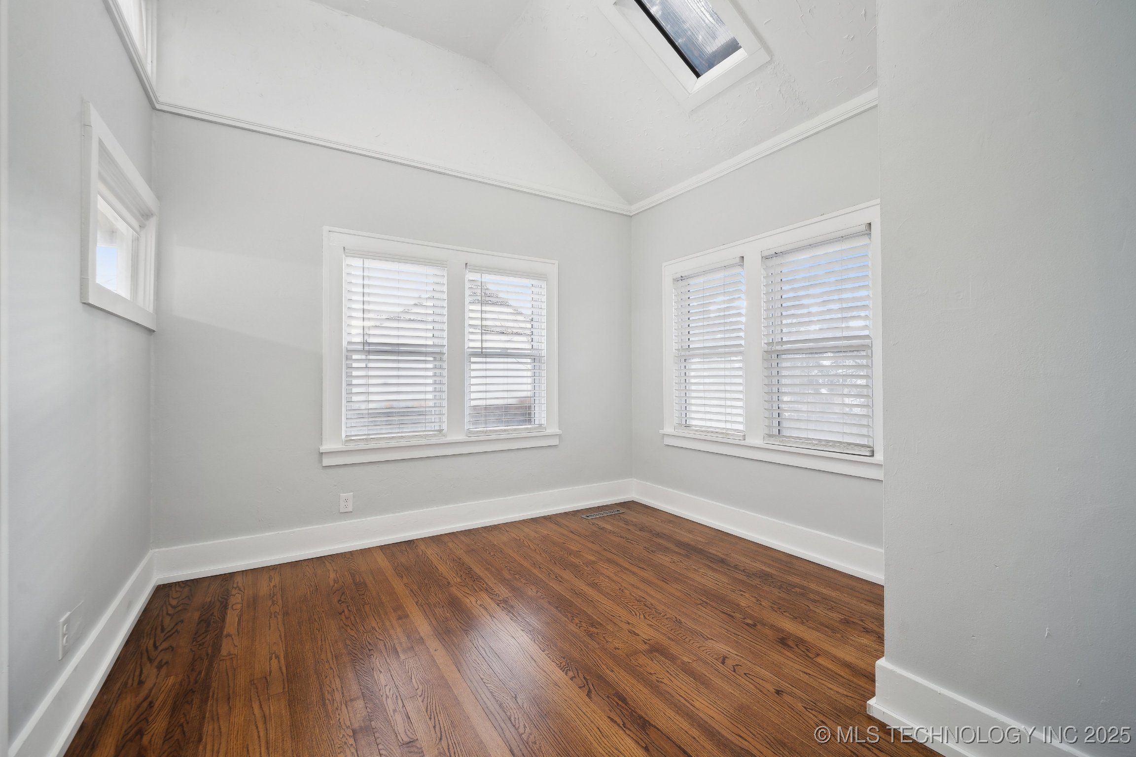1732 E 14th Place Property Photo 16