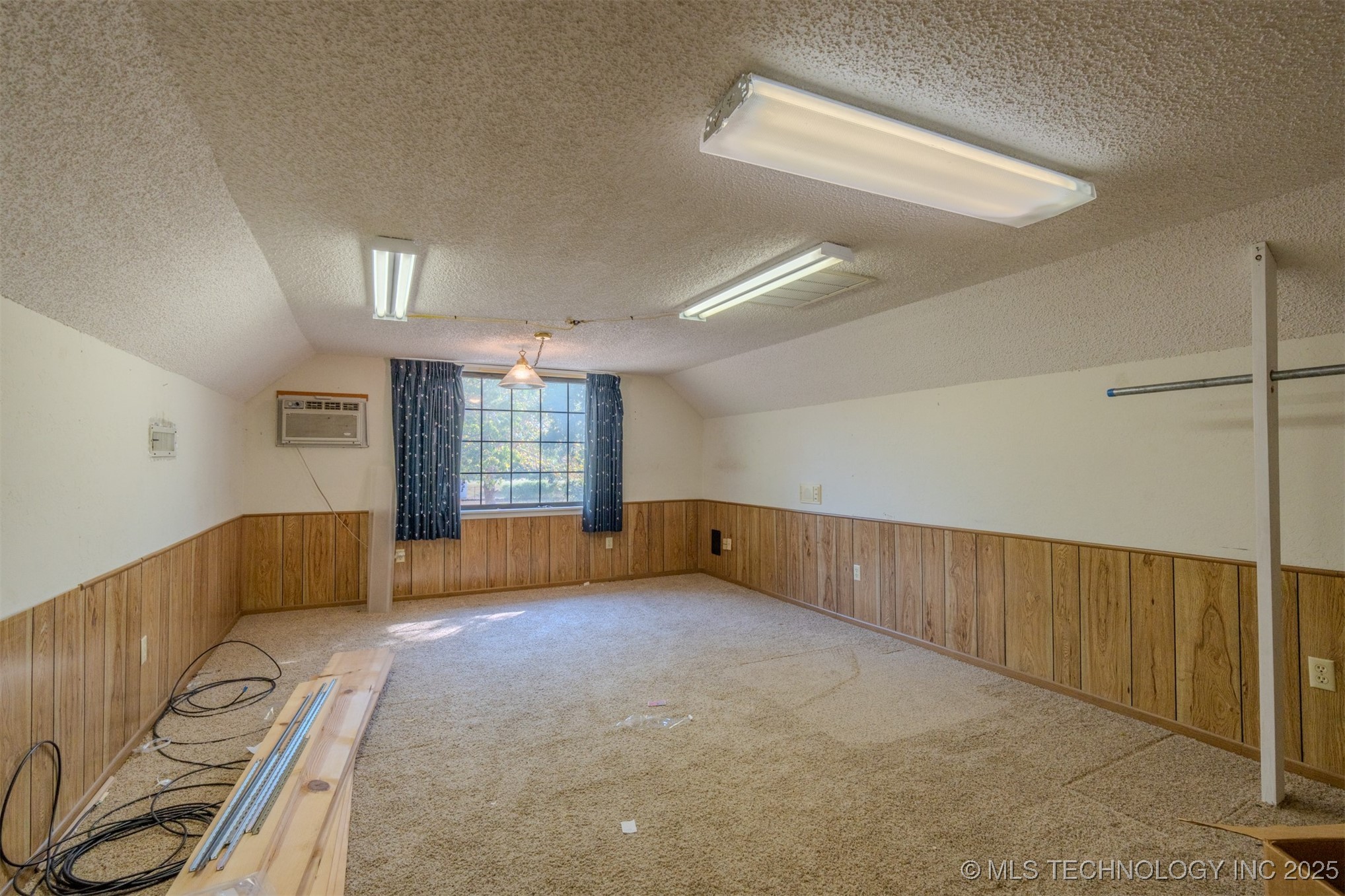8202 E 485 Road Property Photo 14