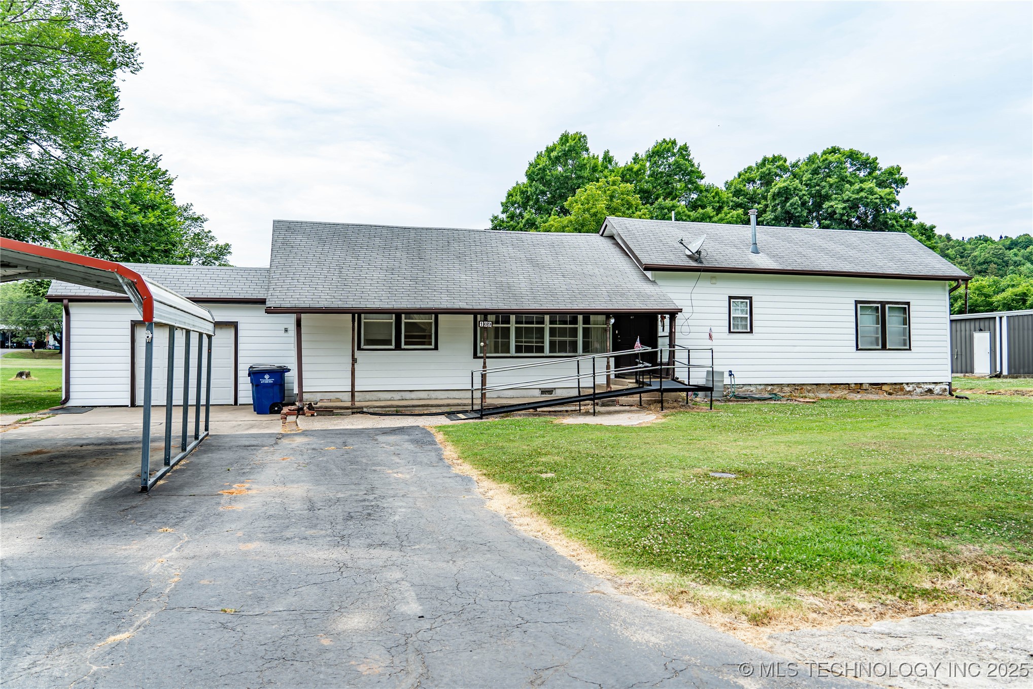 109 S Brown Avenue Property Photo