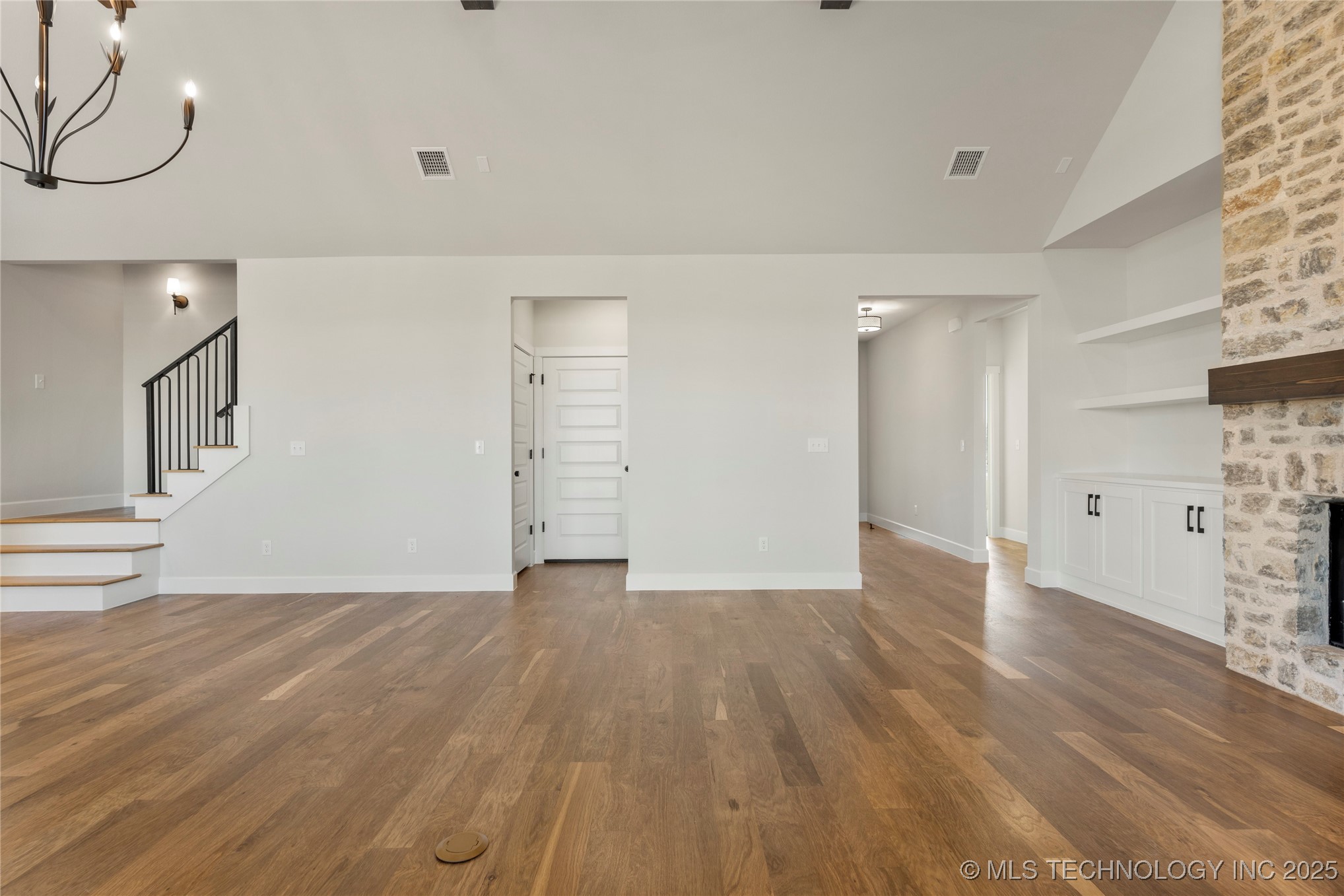 2501 E 134th Circle Property Photo 5