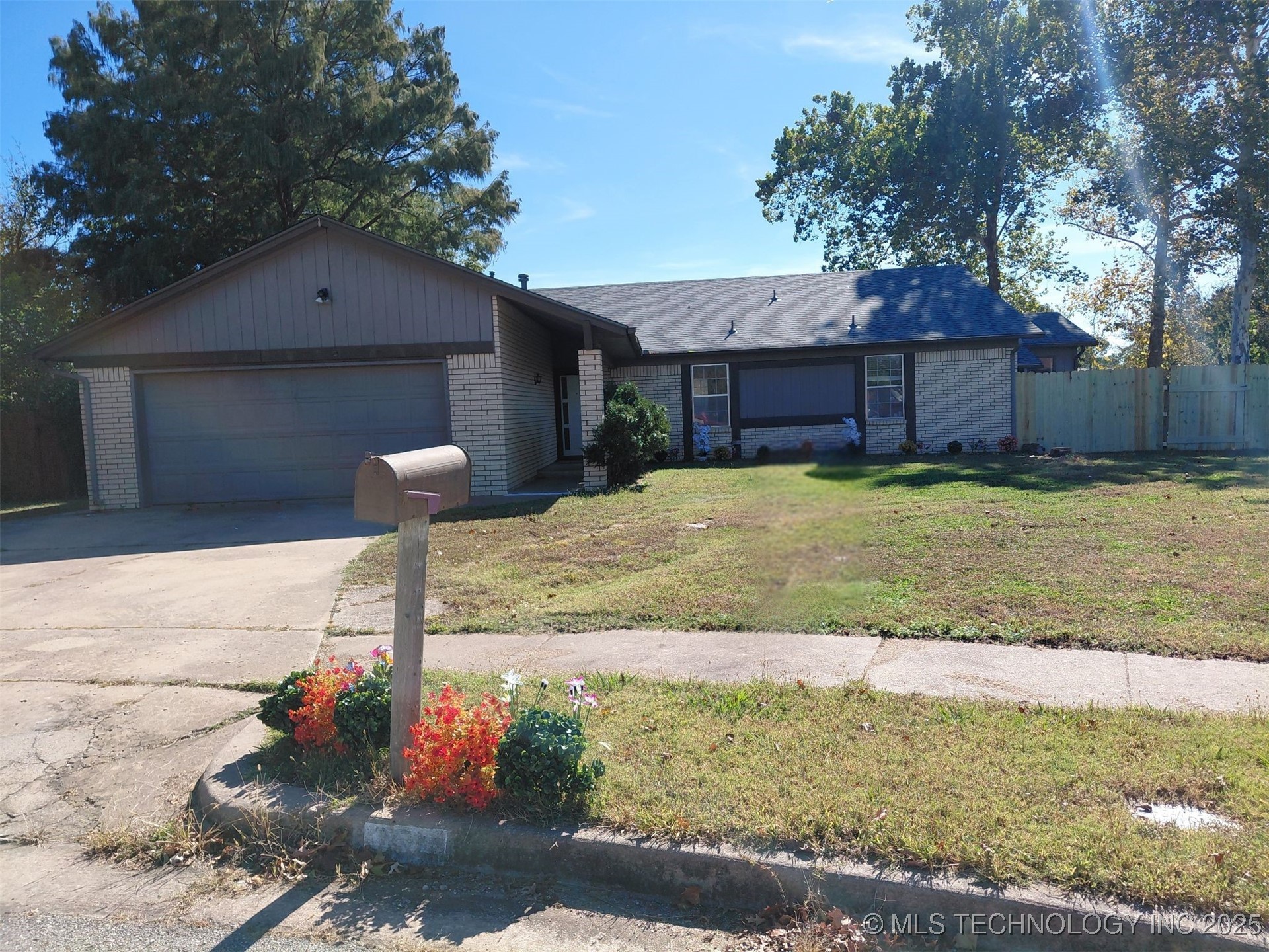 12514 E 38th Street Property Photo 1