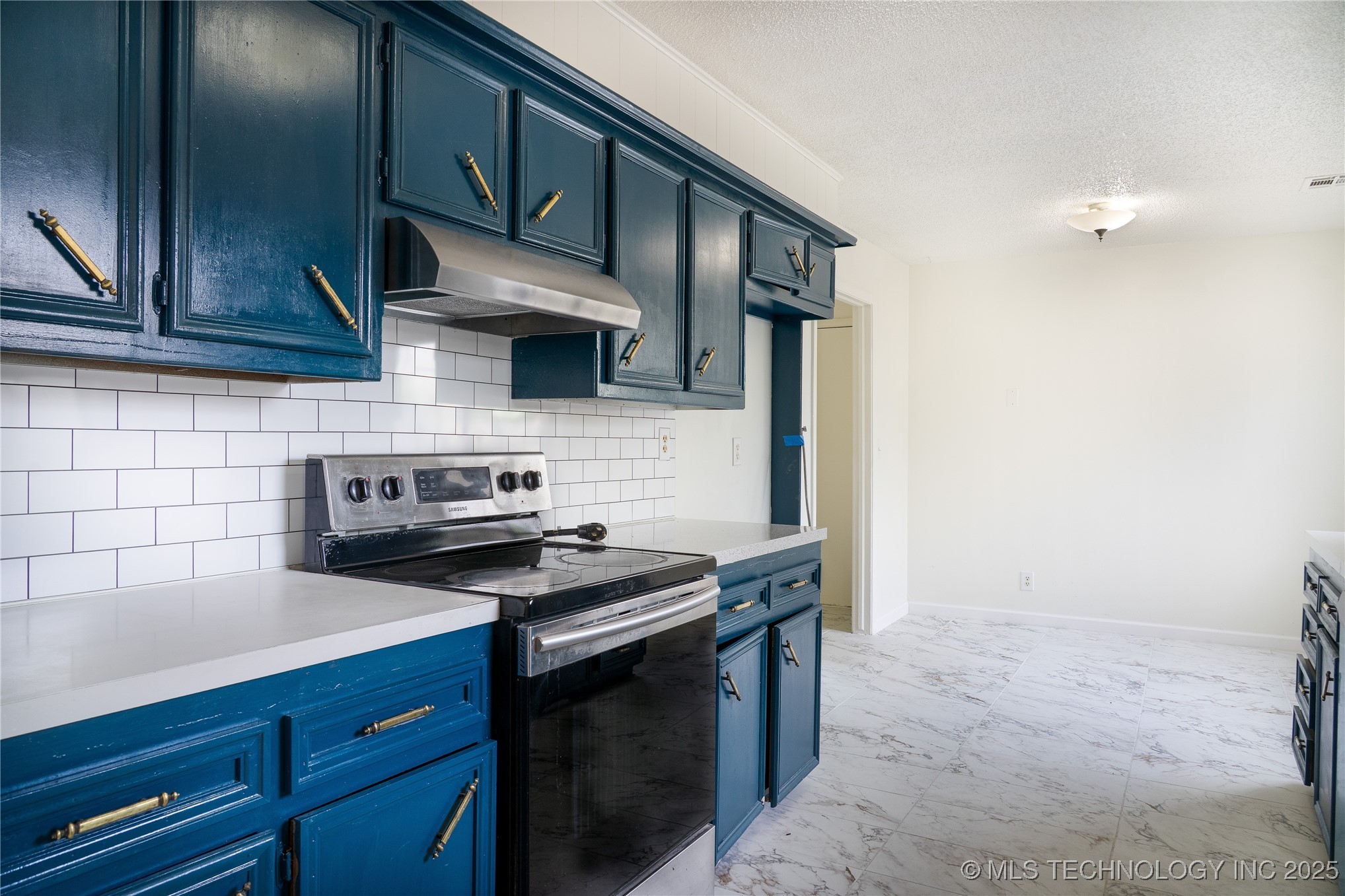 12514 E 38th Street Property Photo 4