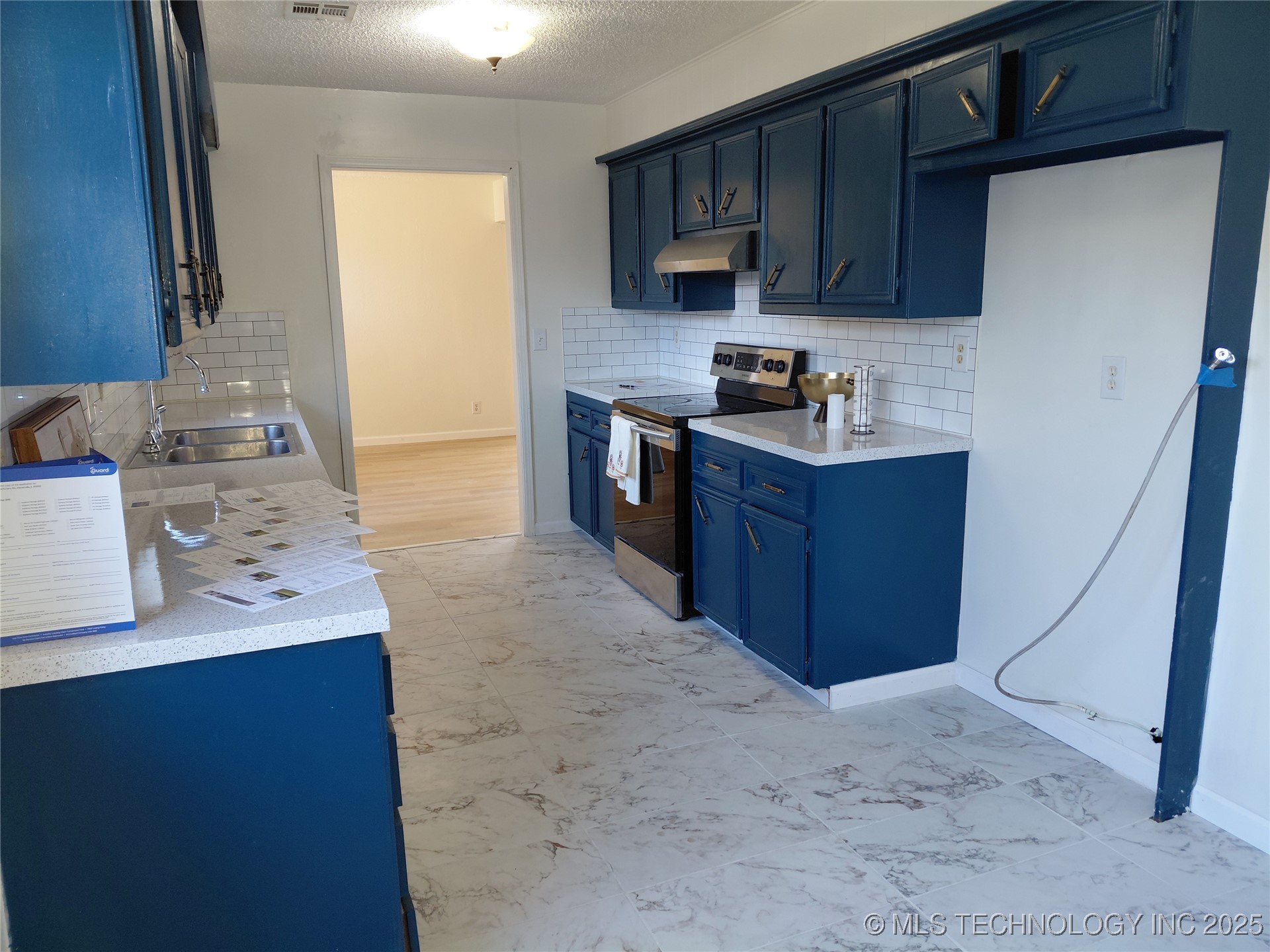 12514 E 38th Street Property Photo 7