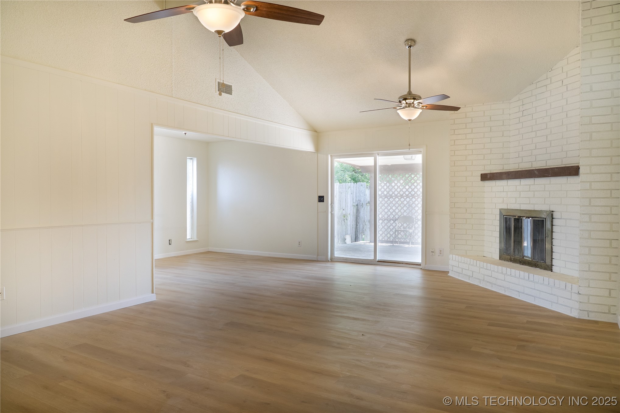 12514 E 38th Street Property Photo 8