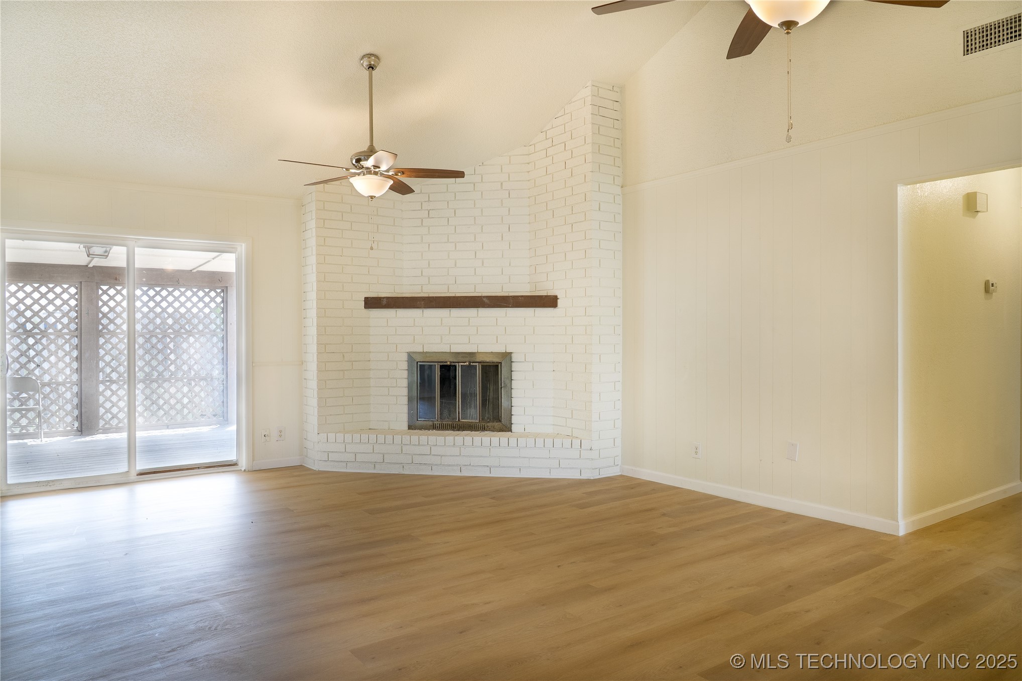 12514 E 38th Street Property Photo 9