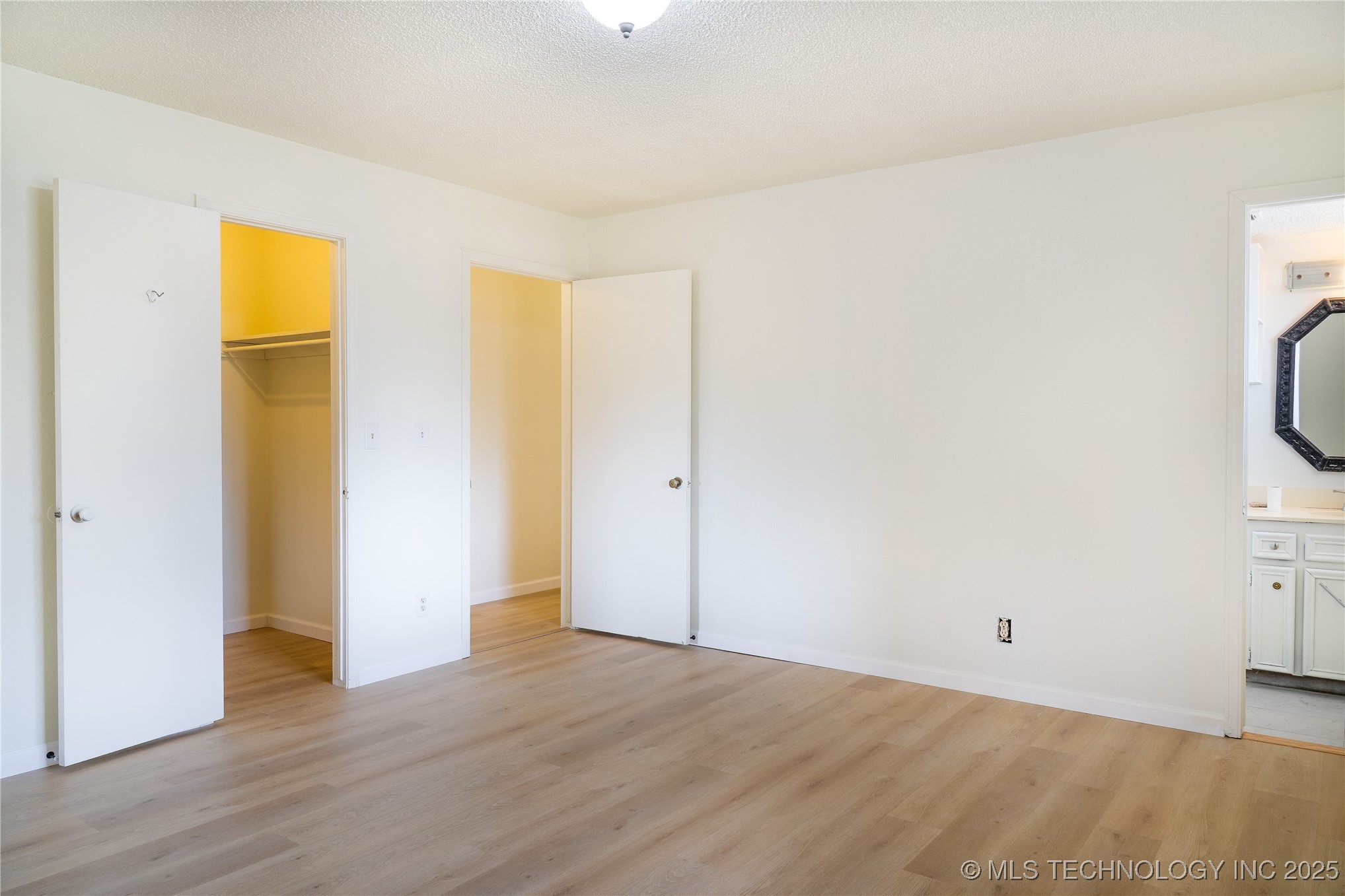 12514 E 38th Street Property Photo 13