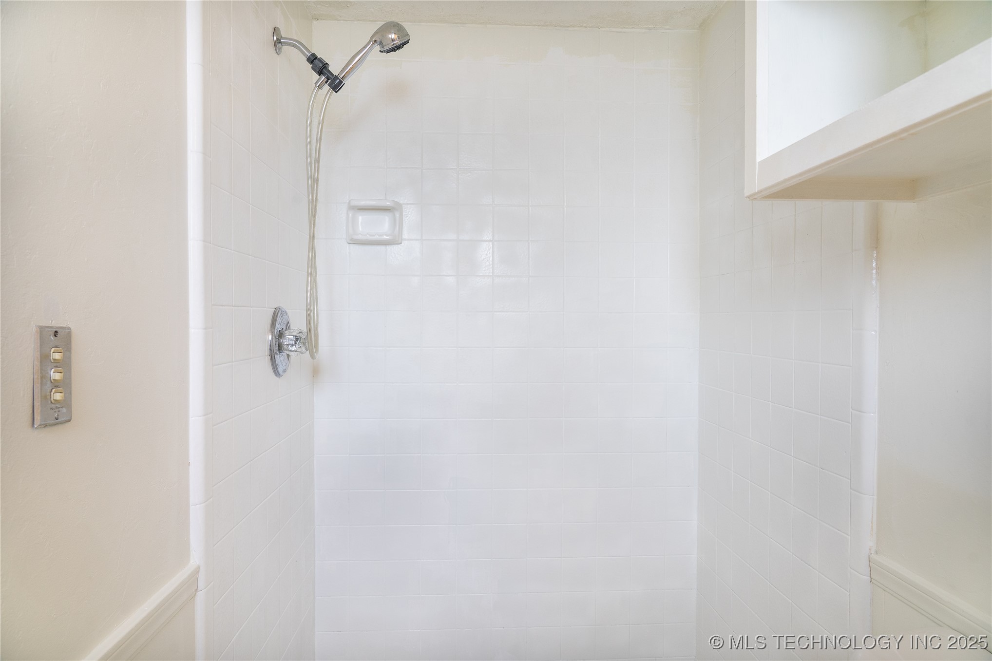 12514 E 38th Street Property Photo 16