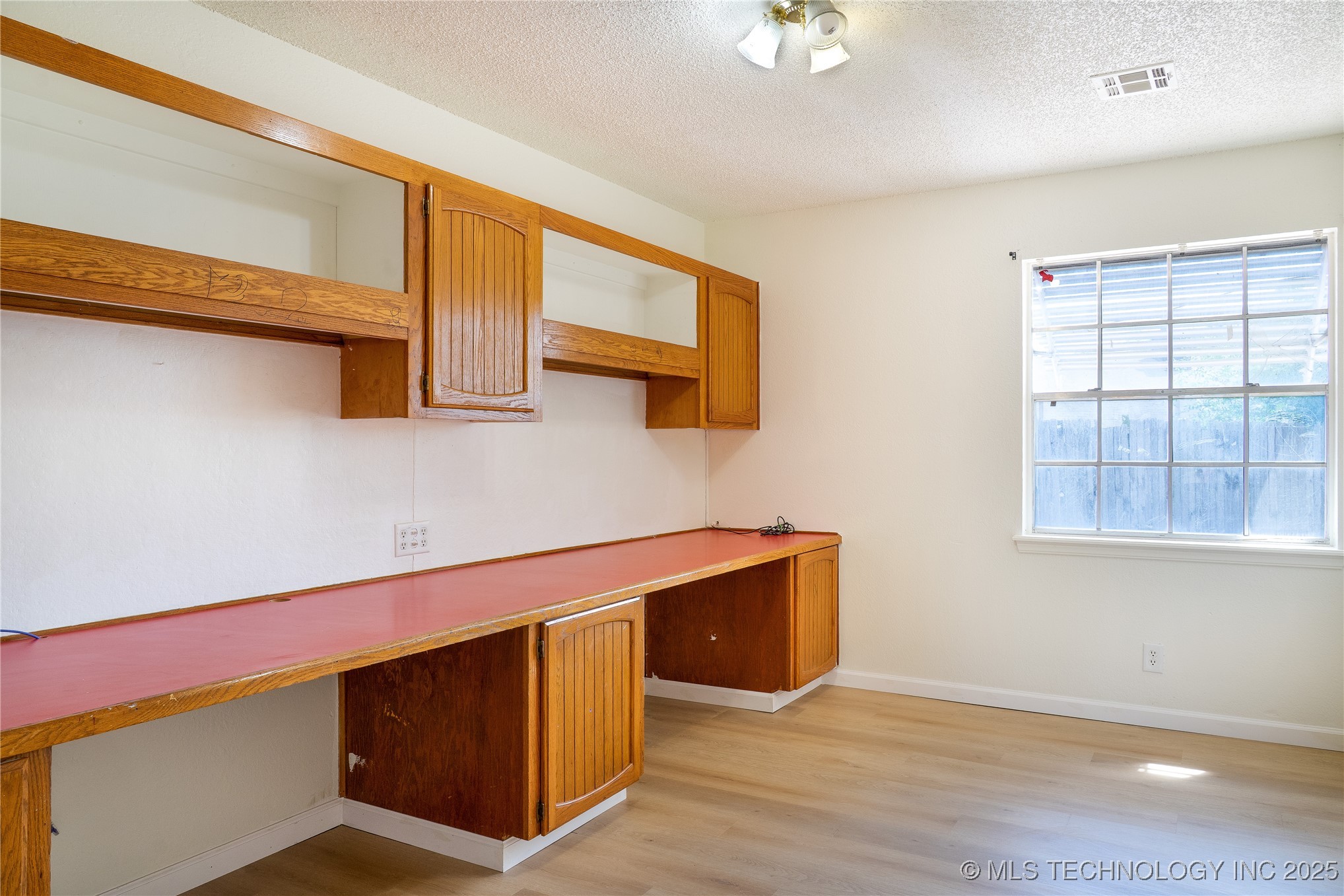 12514 E 38th Street Property Photo 22