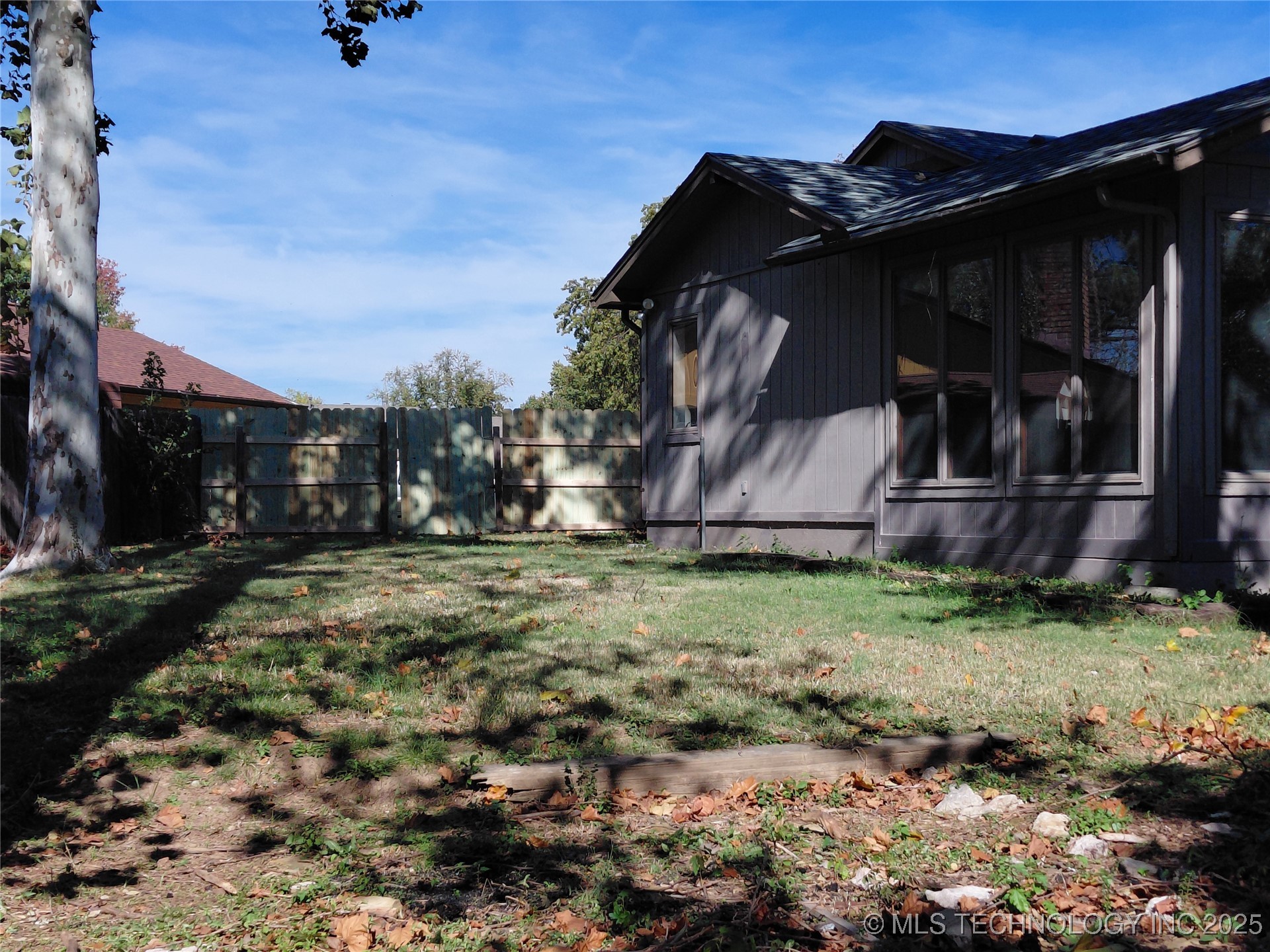 12514 E 38th Street Property Photo 32