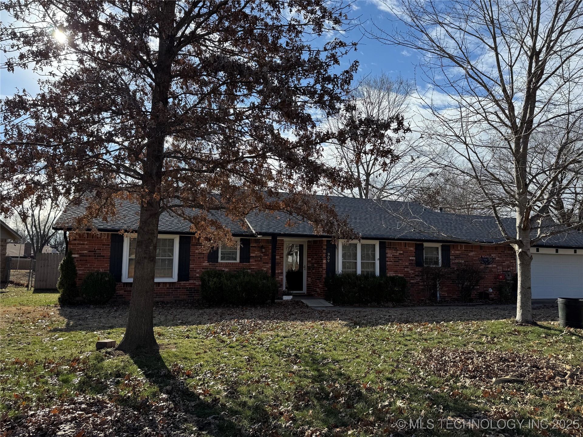 909 E Woods Court Property Photo 3
