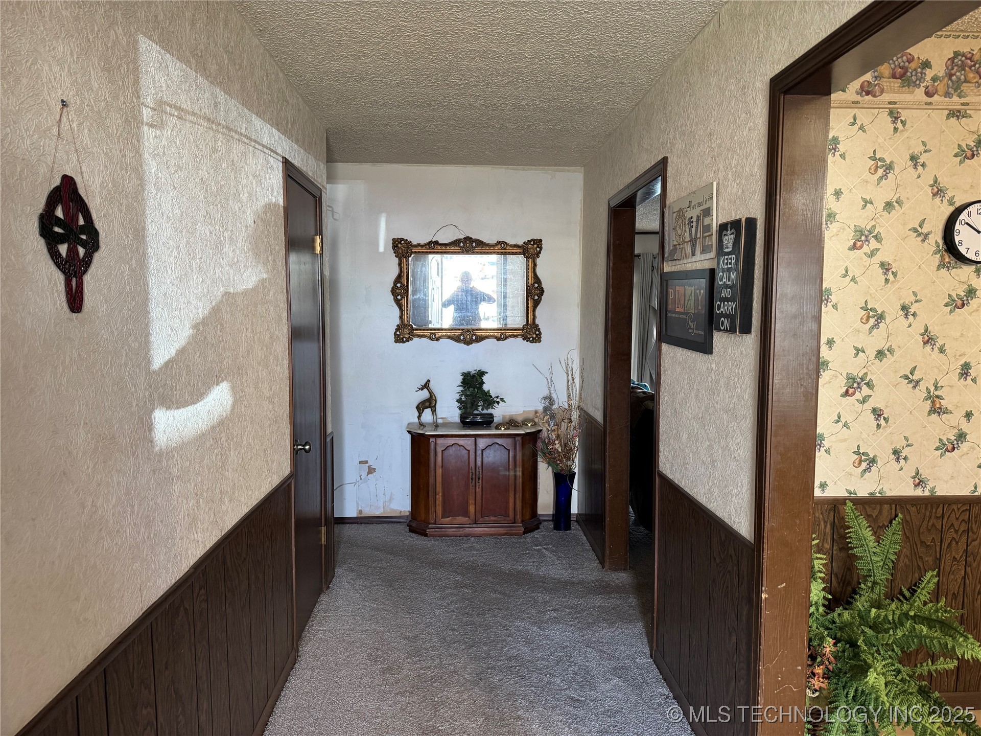 909 E Woods Court Property Photo 4