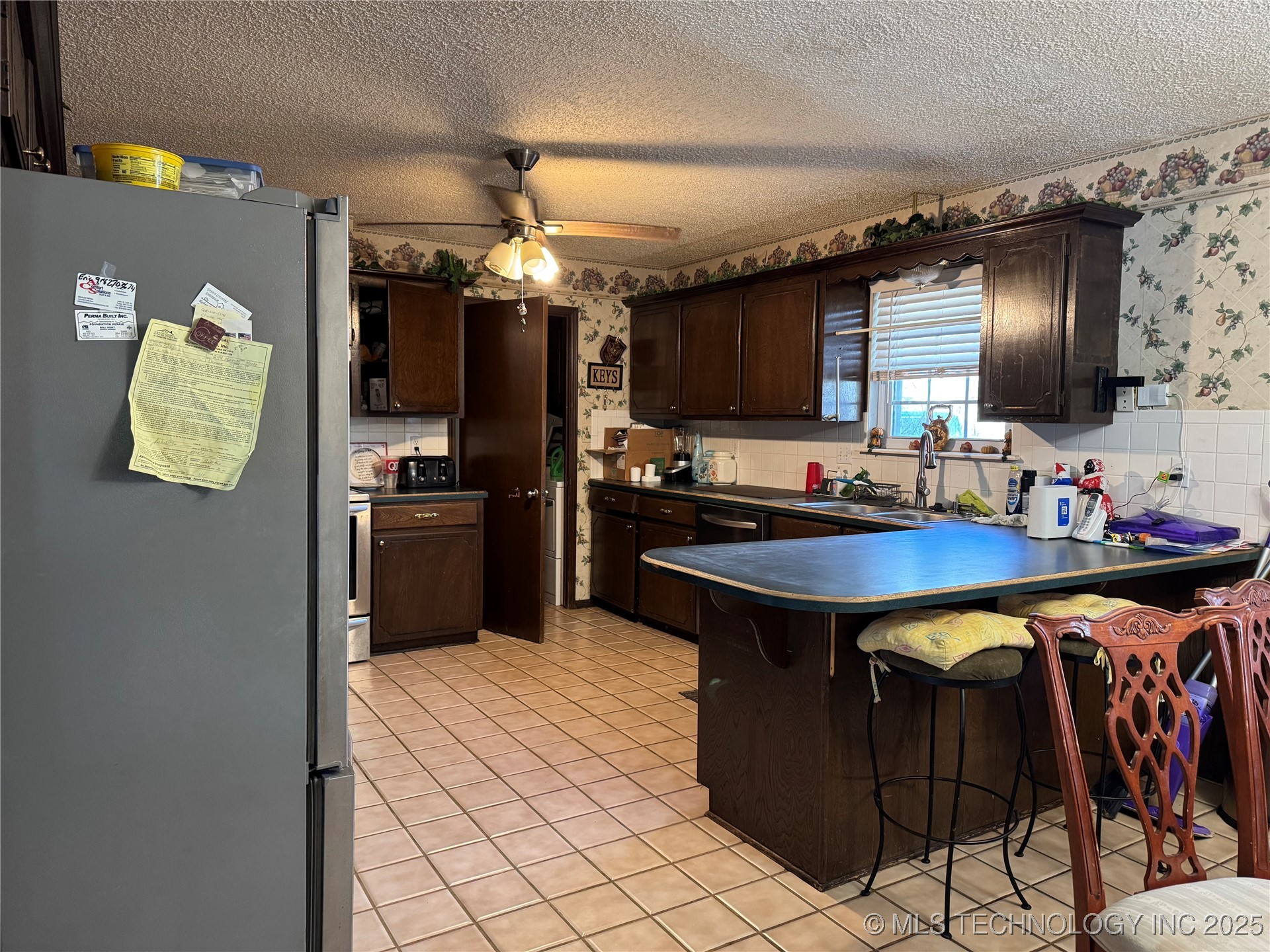 909 E Woods Court Property Photo 5