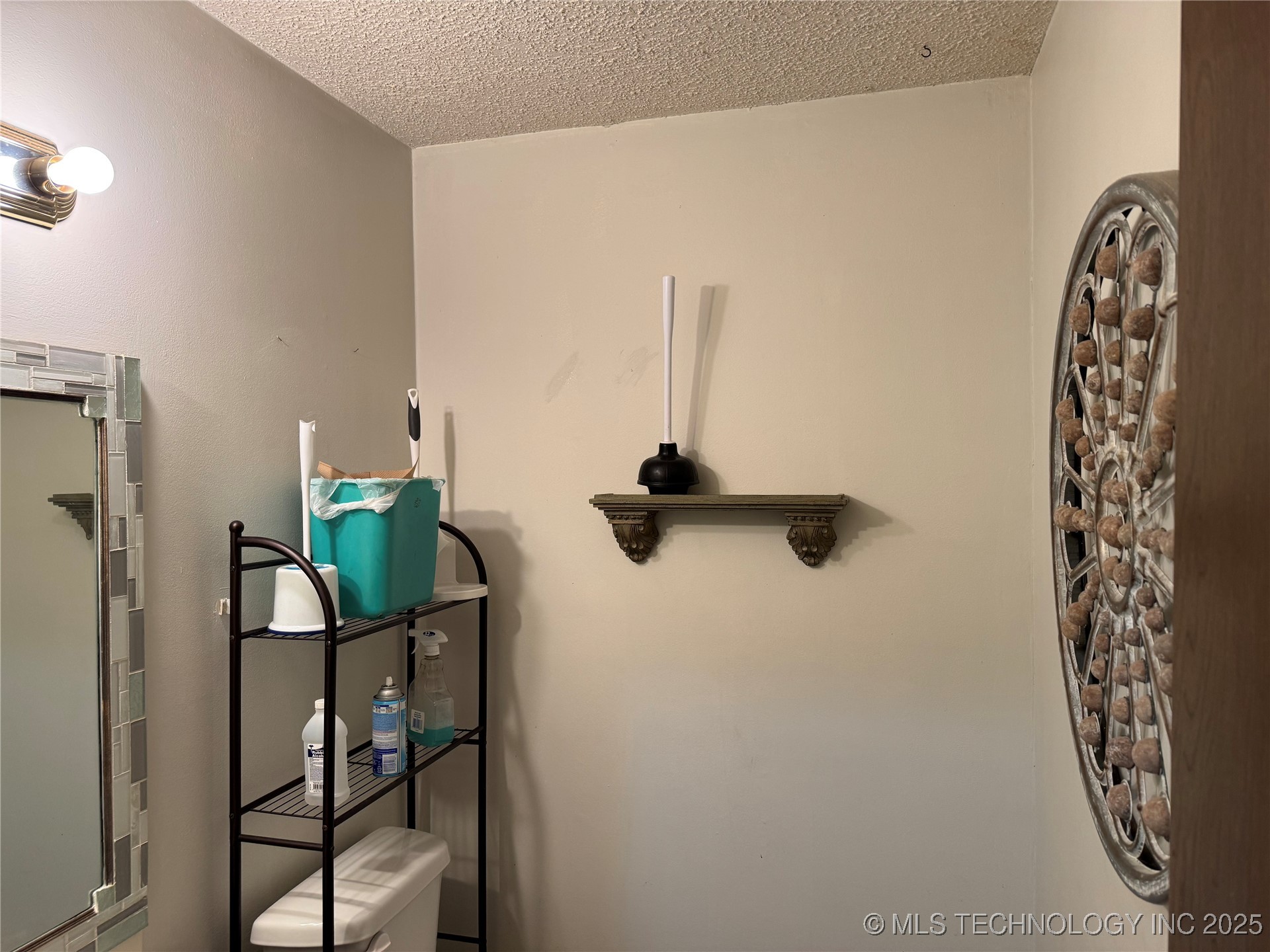 909 E Woods Court Property Photo 8