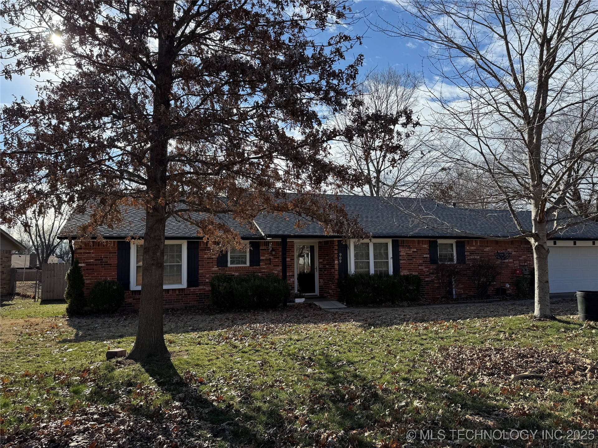 909 E Woods Court Property Photo 30