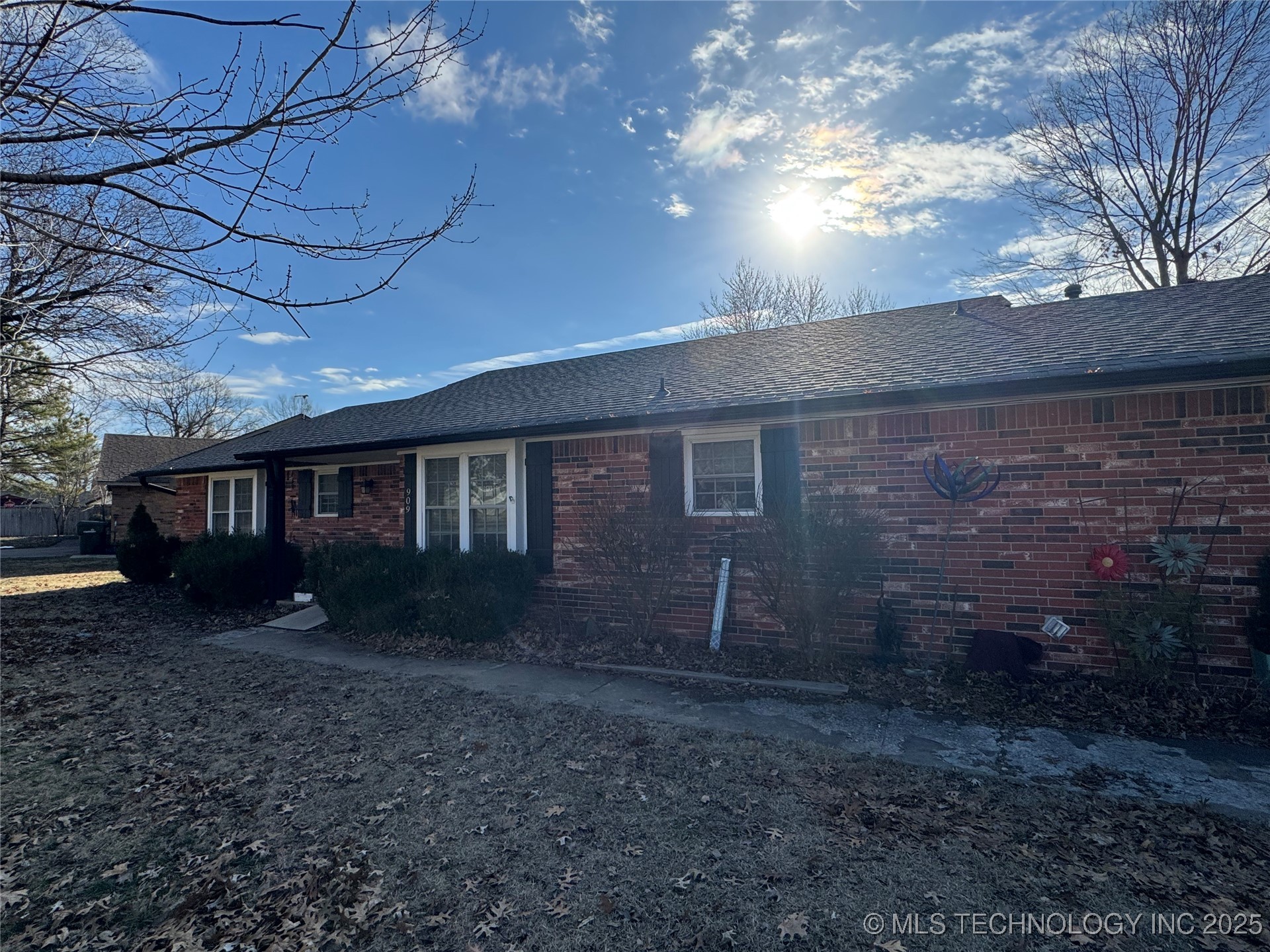 909 E Woods Court Property Photo 32