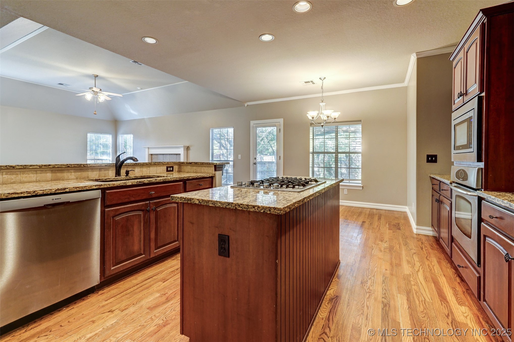 1016 S Cypress Avenue Property Photo 10