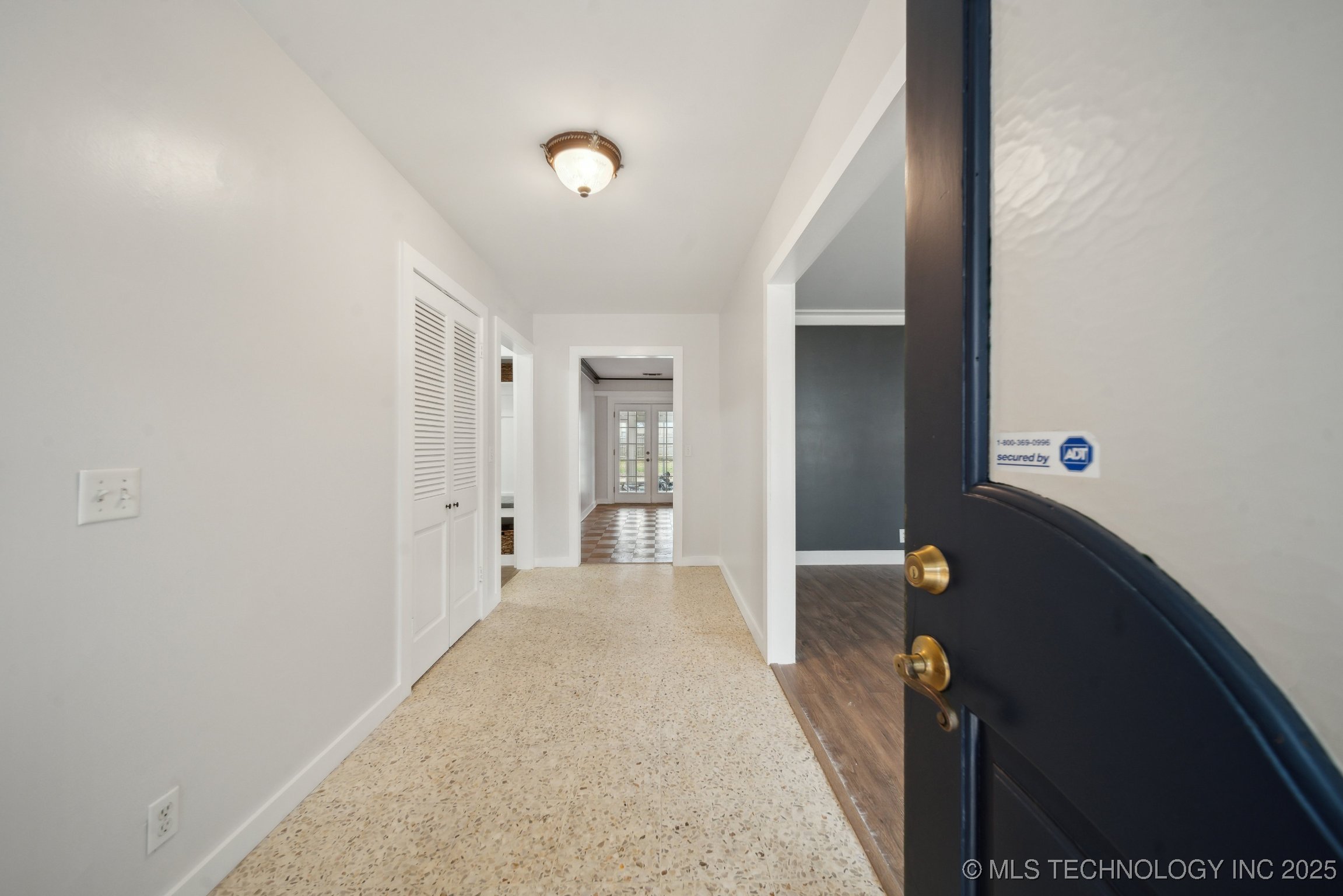 4748 S Hudson Place Property Photo 4