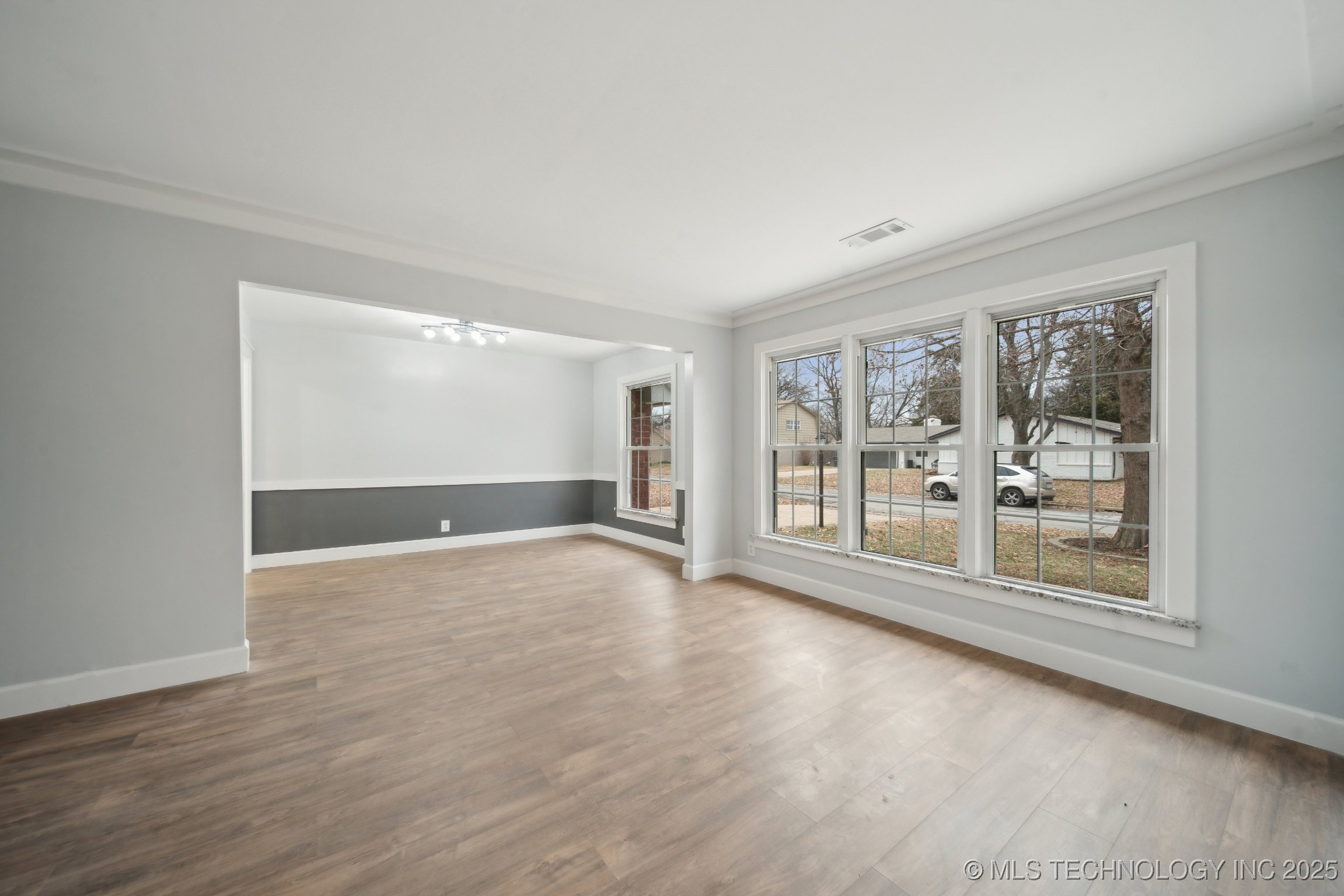 4748 S Hudson Place Property Photo 5
