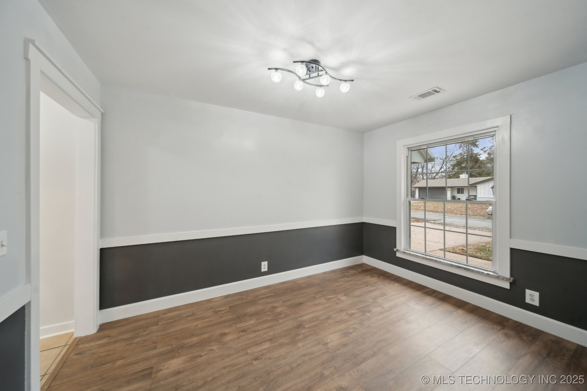 4748 S Hudson Place Property Photo 6