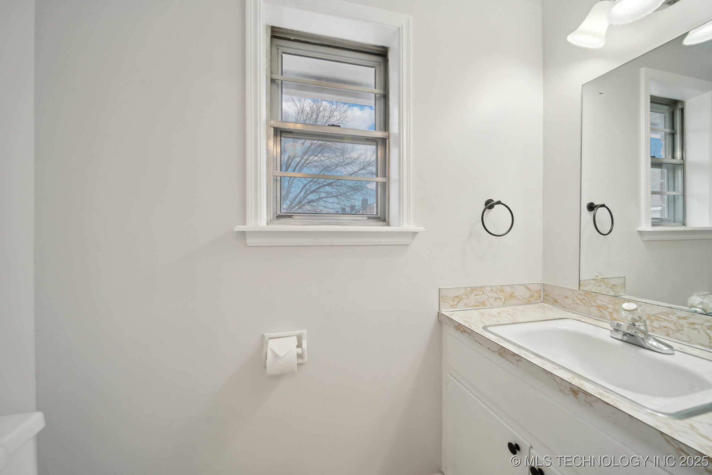 4748 S Hudson Place Property Photo 15