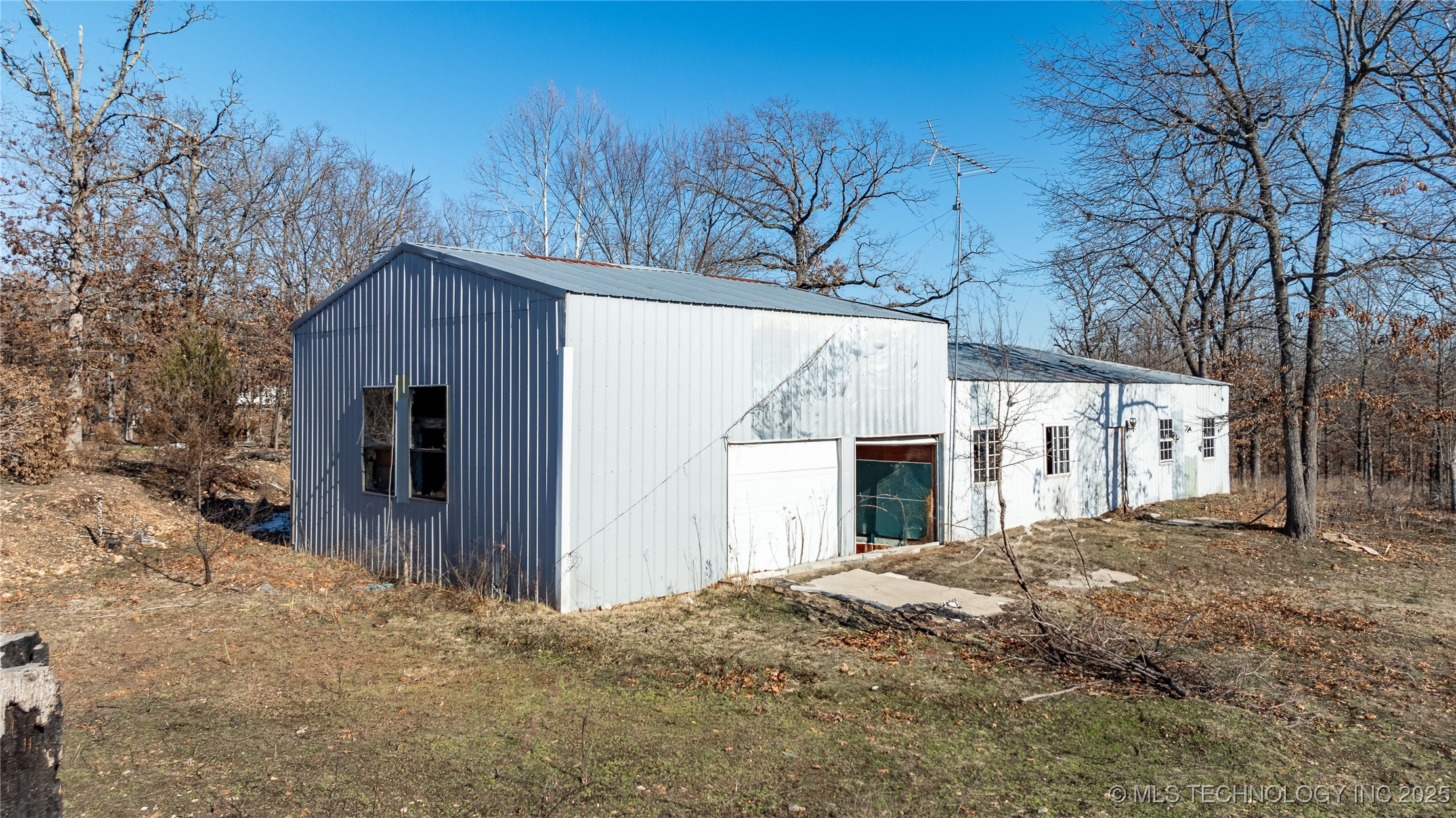 62400 E 220 Road Property Photo 2