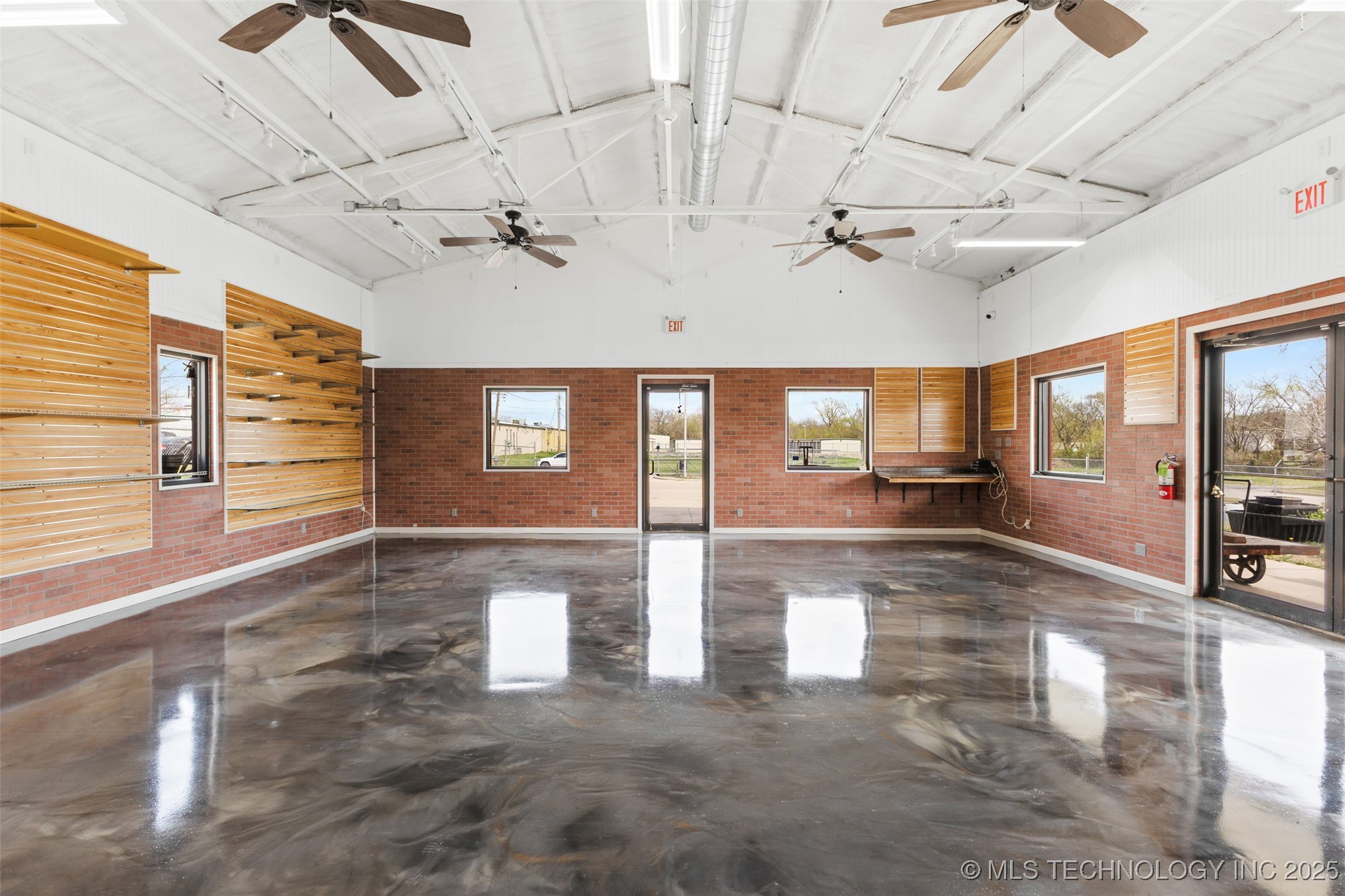 118 E 5th Street Property Photo 2