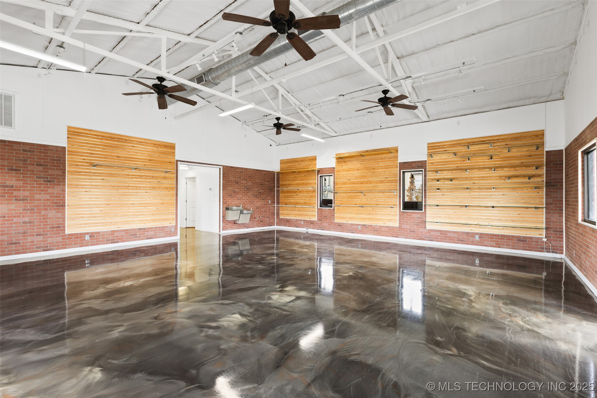 118 E 5th Street Property Photo 5