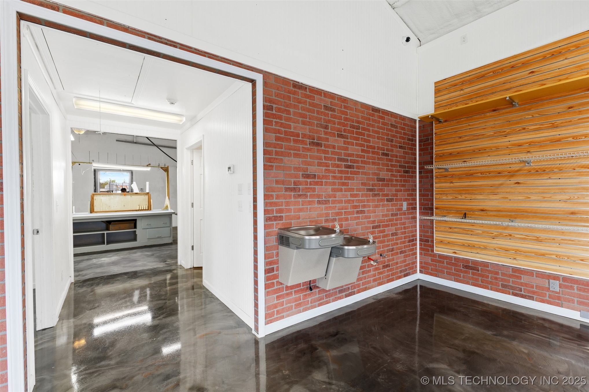 118 E 5th Street Property Photo 7