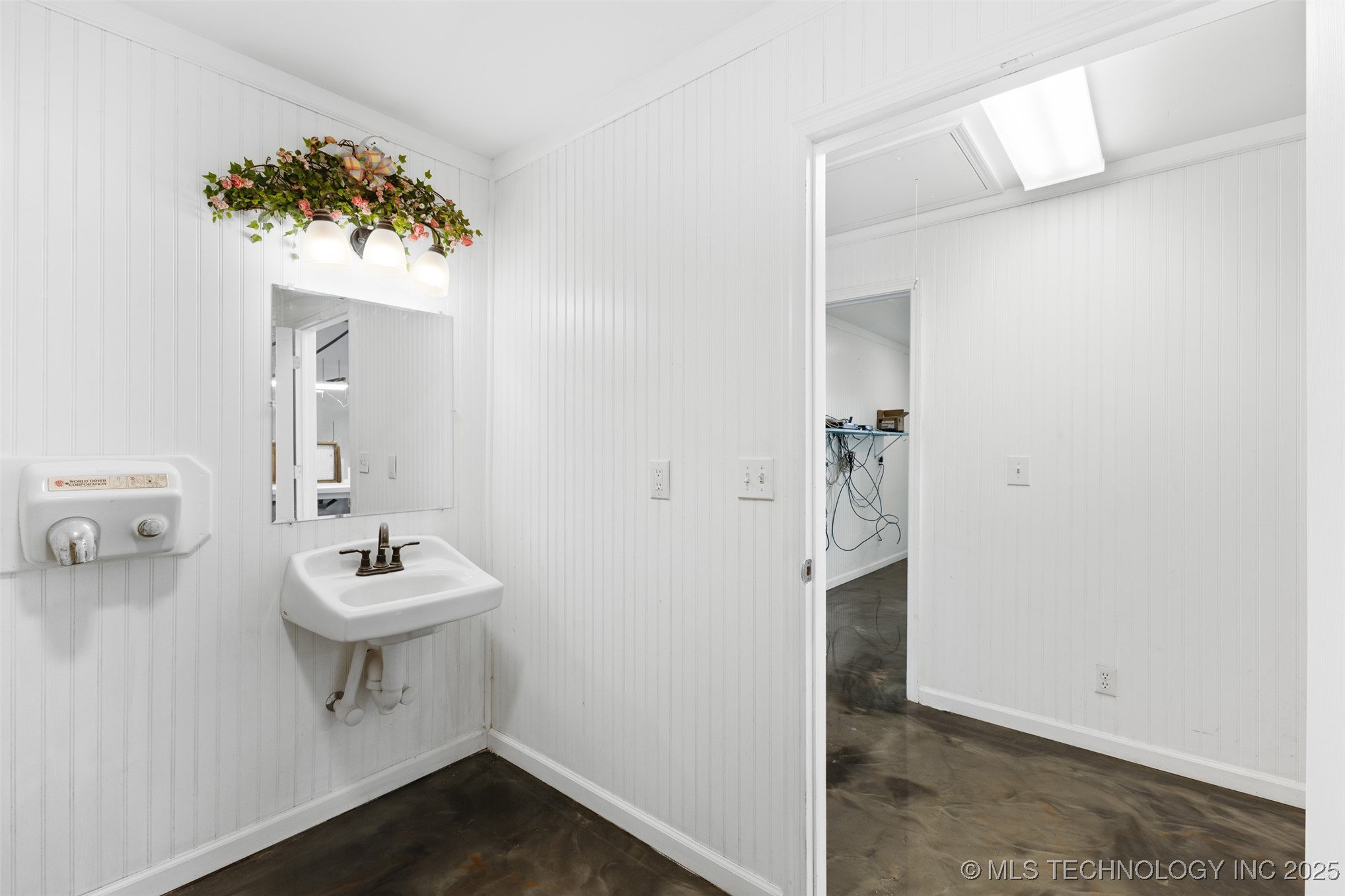 118 E 5th Street Property Photo 11
