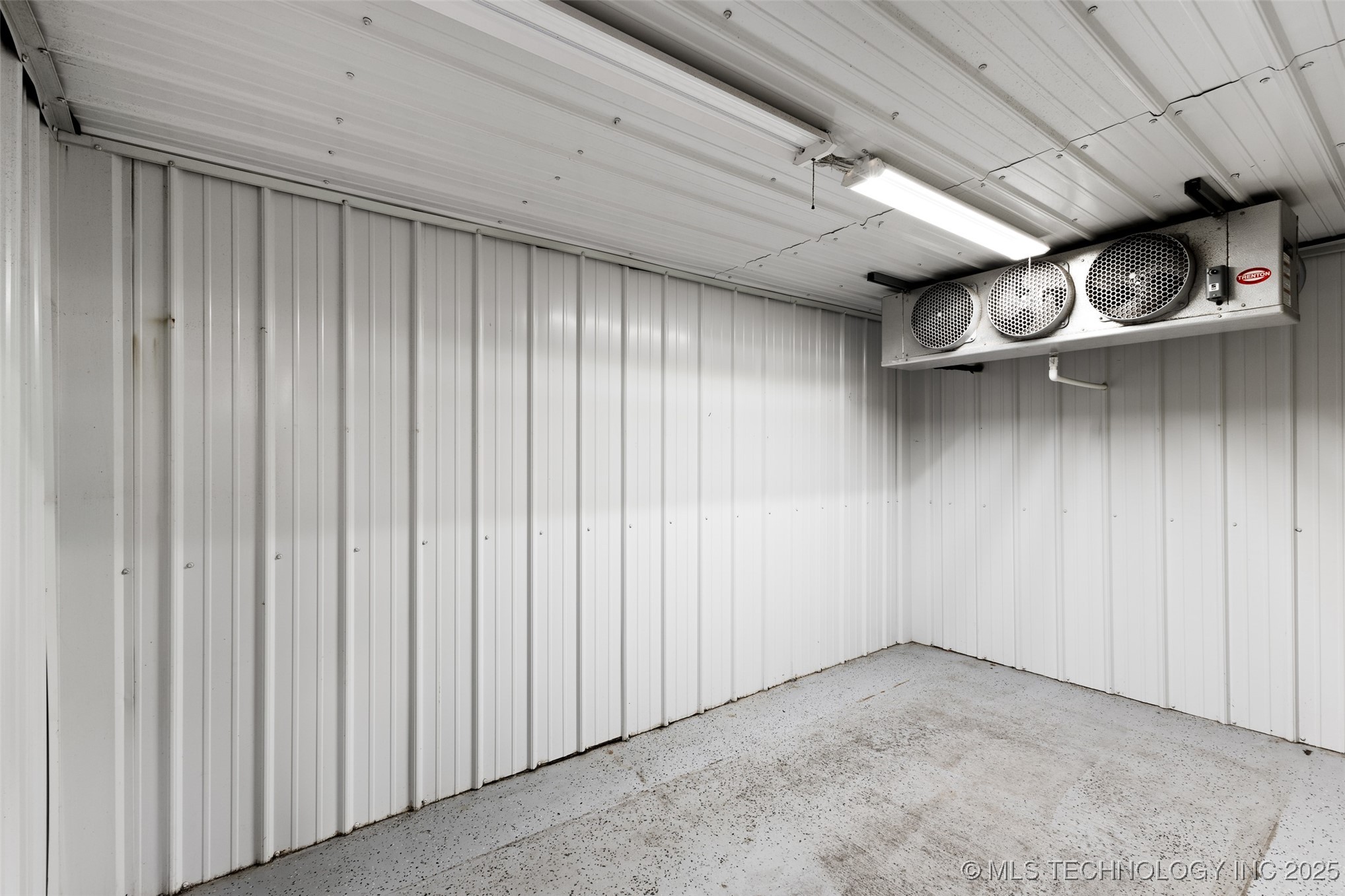 118 E 5th Street Property Photo 18