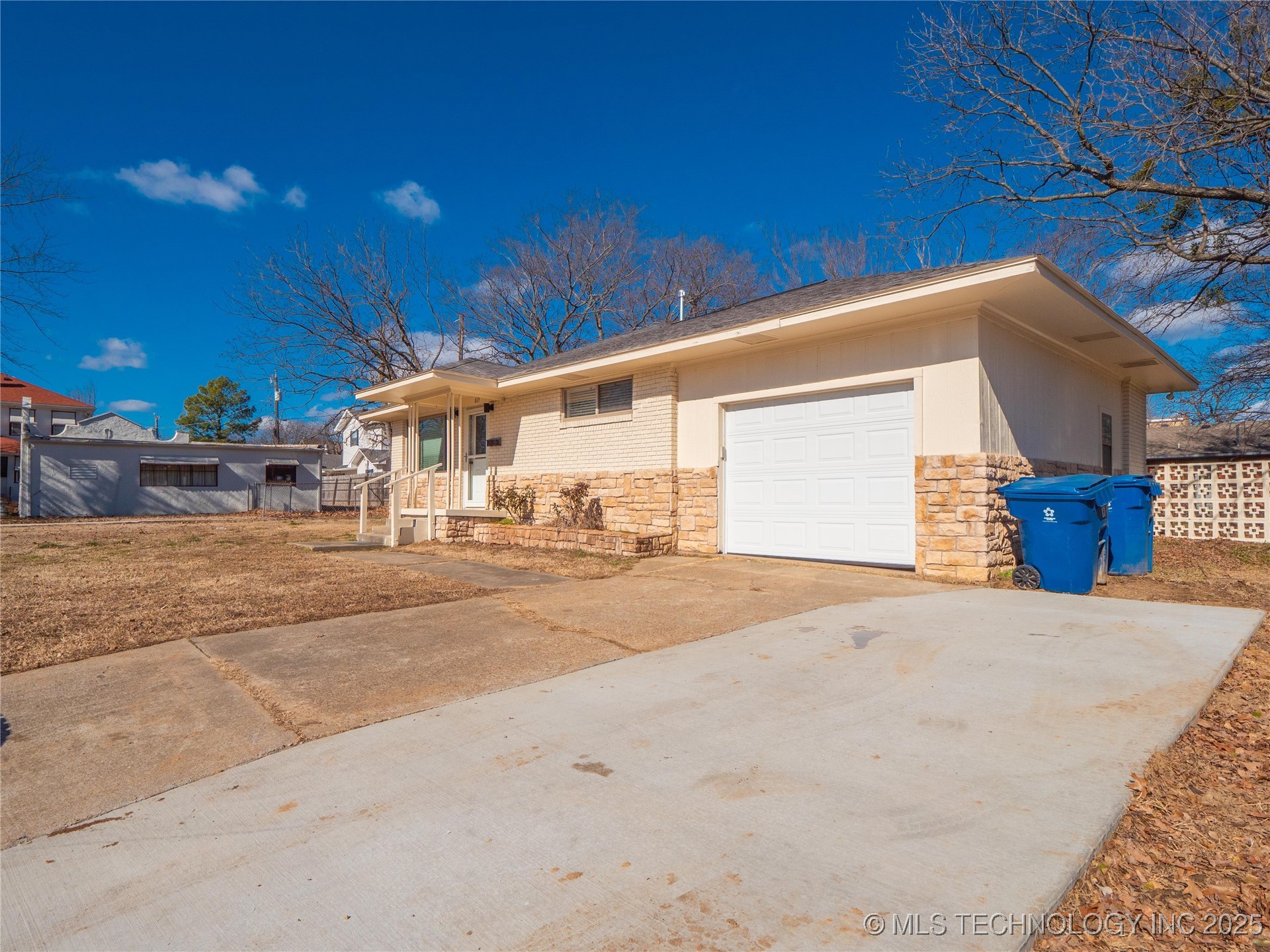 615 E South Avenue Property Photo 3