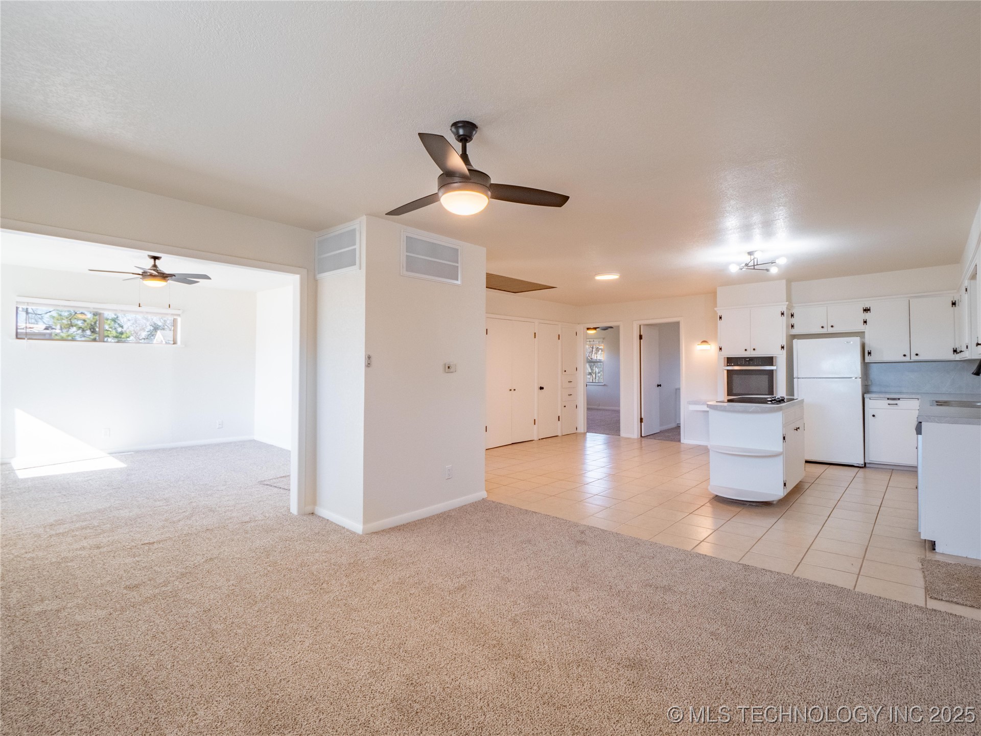 615 E South Avenue Property Photo 9