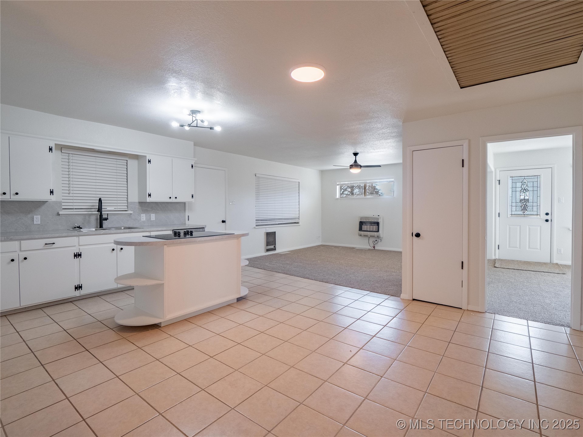 615 E South Avenue Property Photo 14