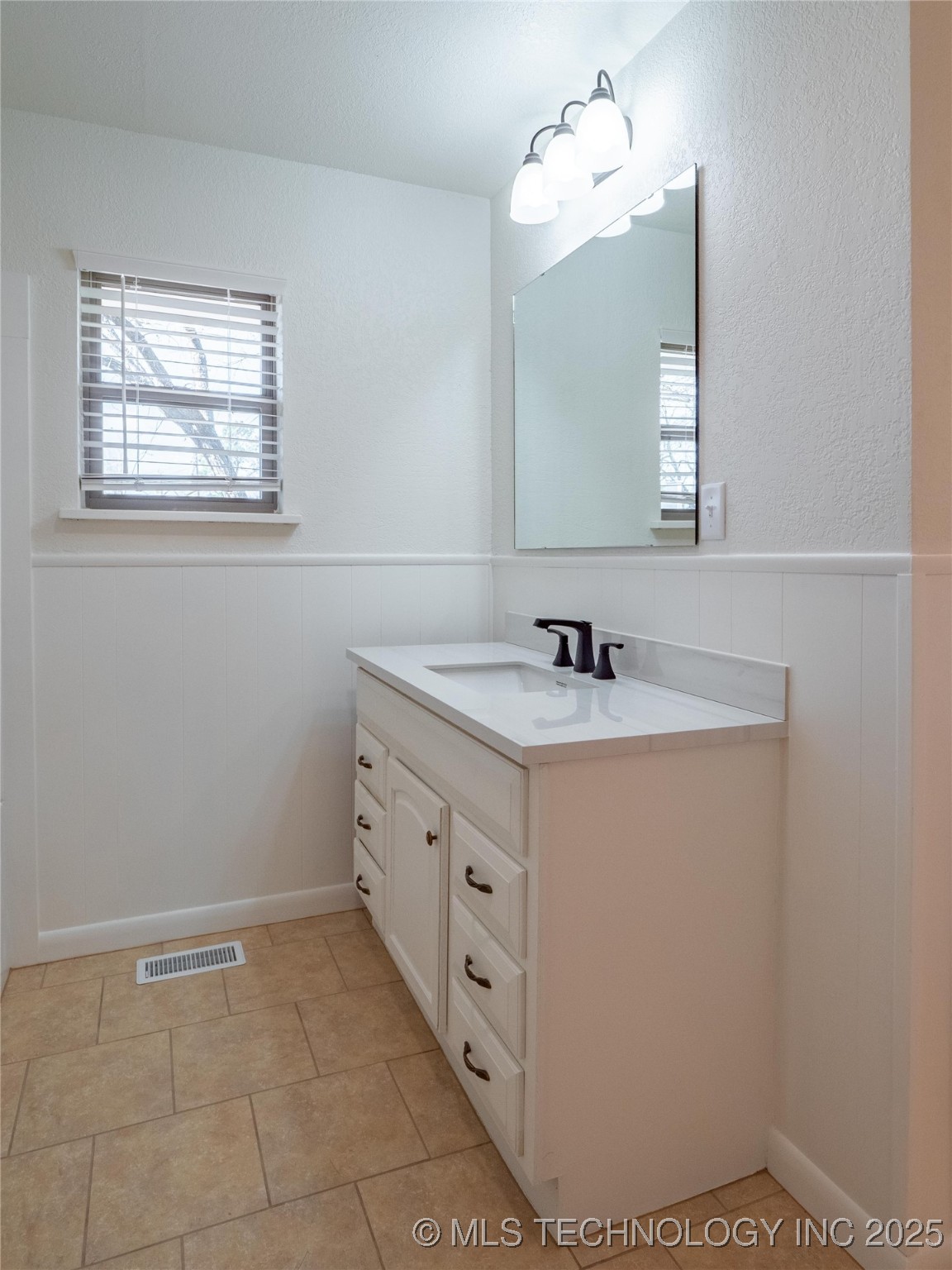 615 E South Avenue Property Photo 29