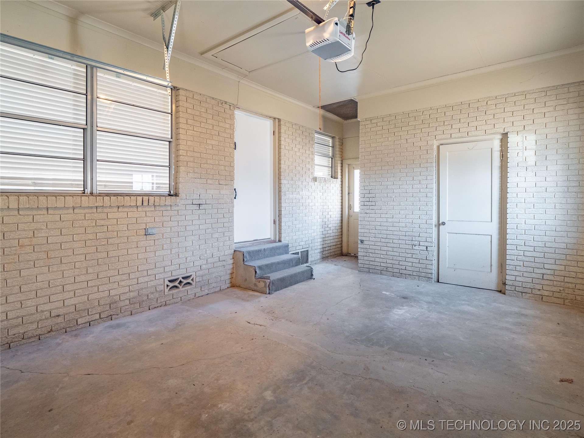 615 E South Avenue Property Photo 34