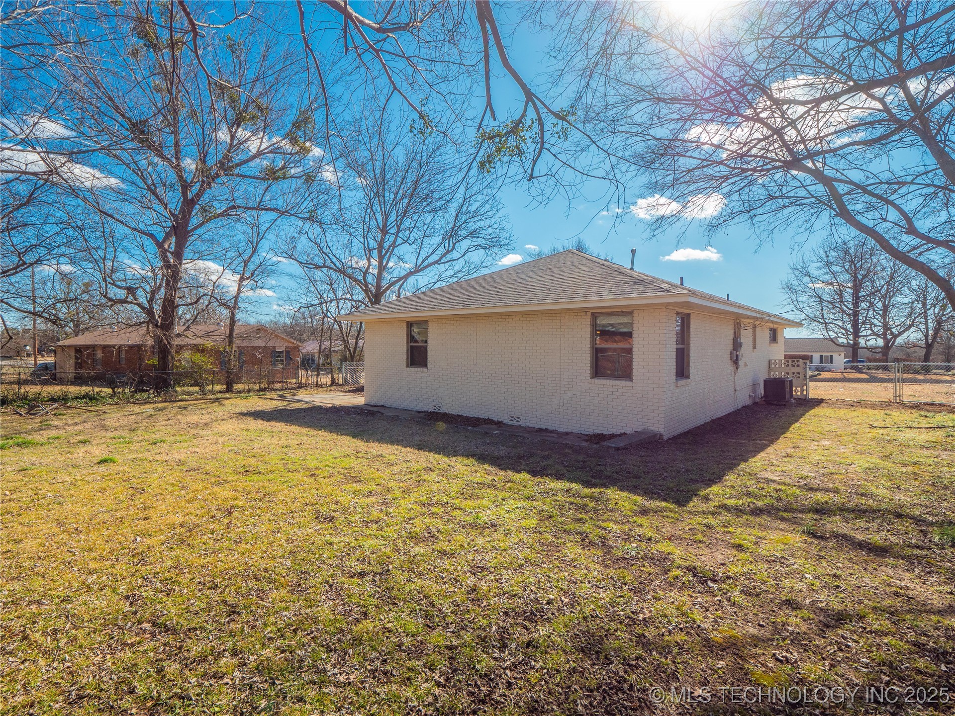 615 E South Avenue Property Photo 38