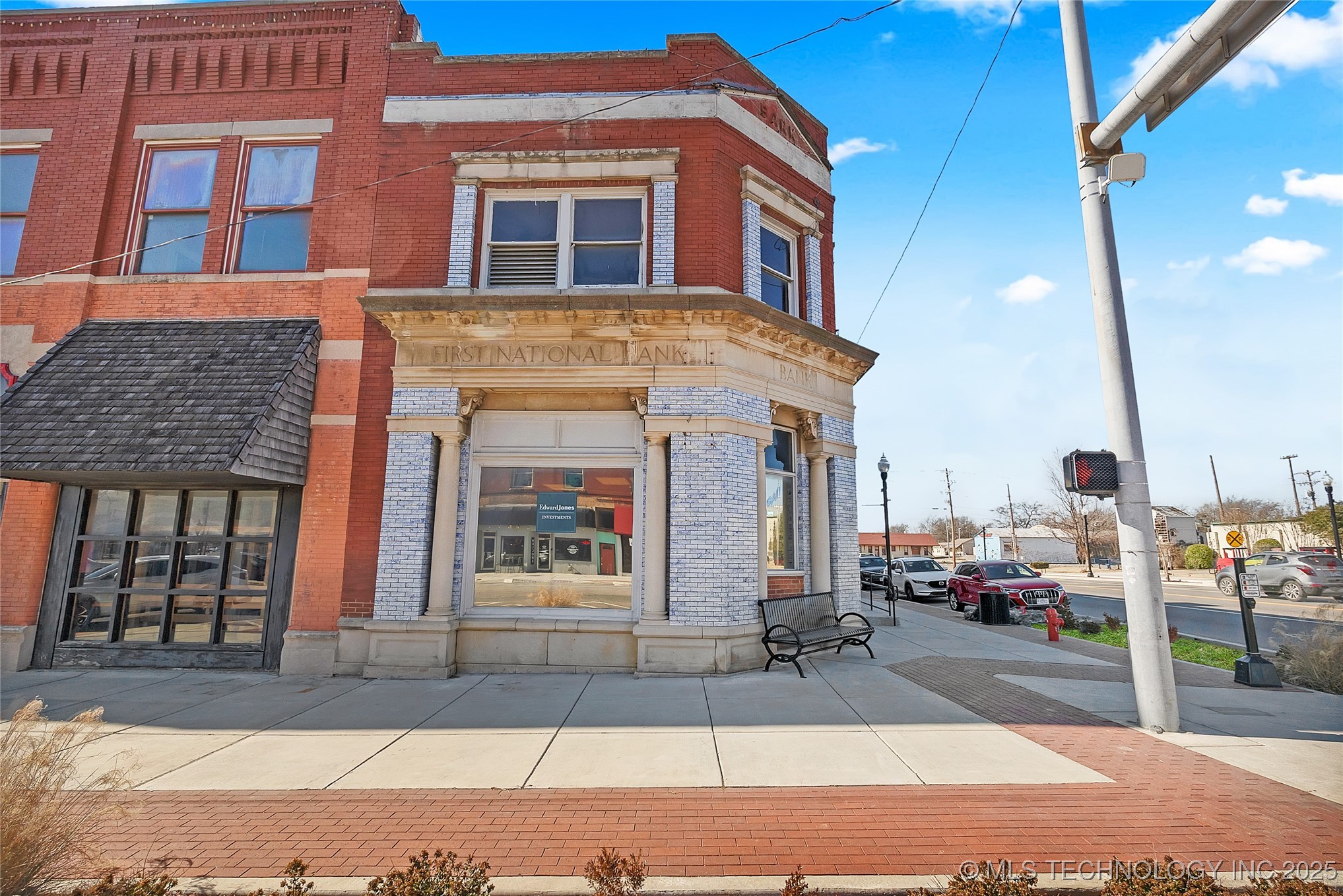 114 E Cherokee Street Property Photo 4
