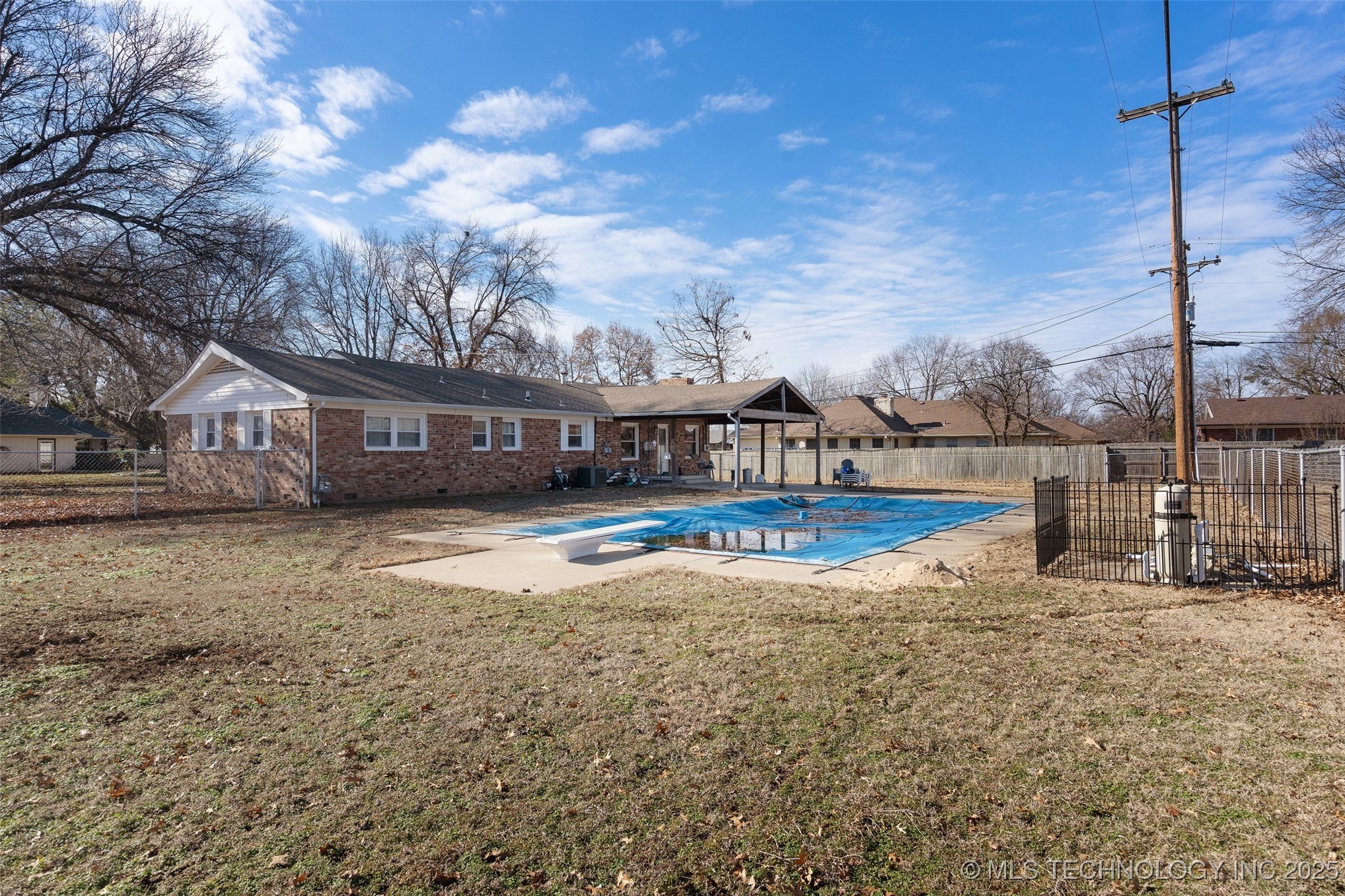 210 E 15th Street Property Photo 5