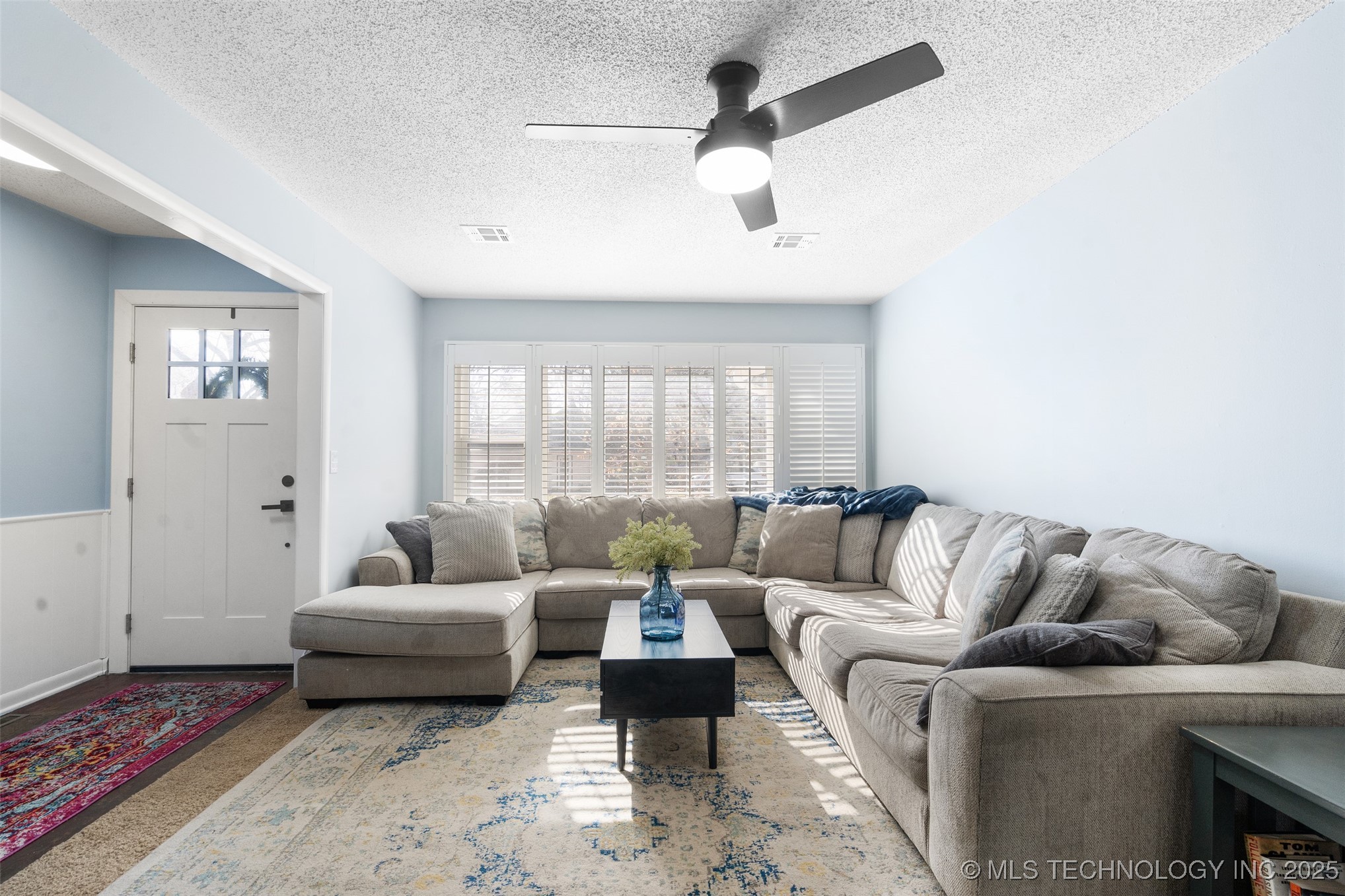 210 E 15th Street Property Photo 12