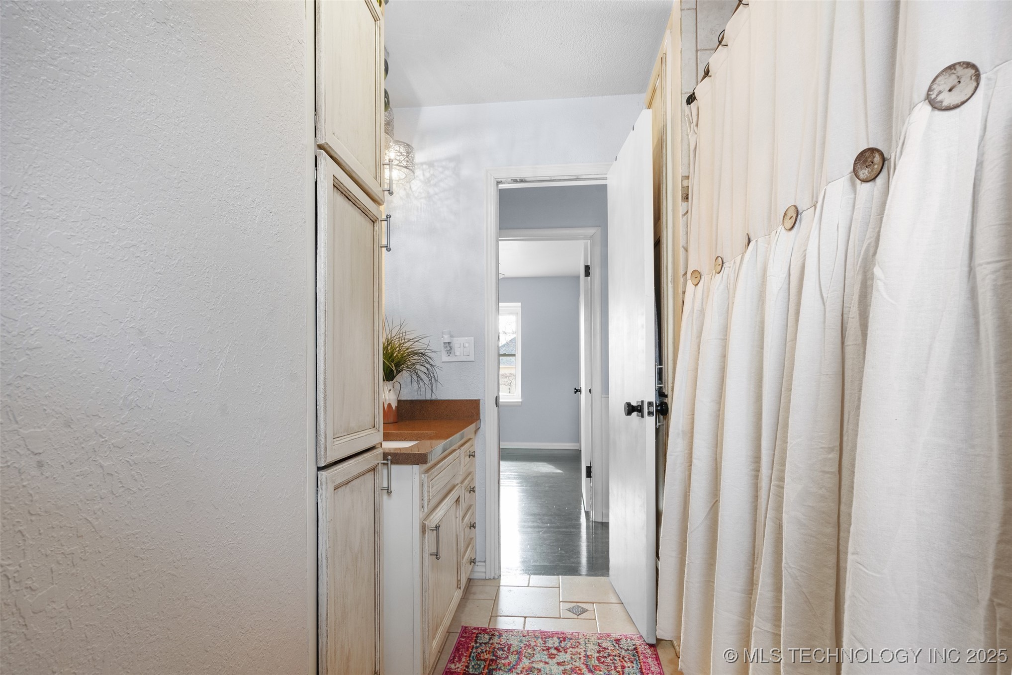 210 E 15th Street Property Photo 18
