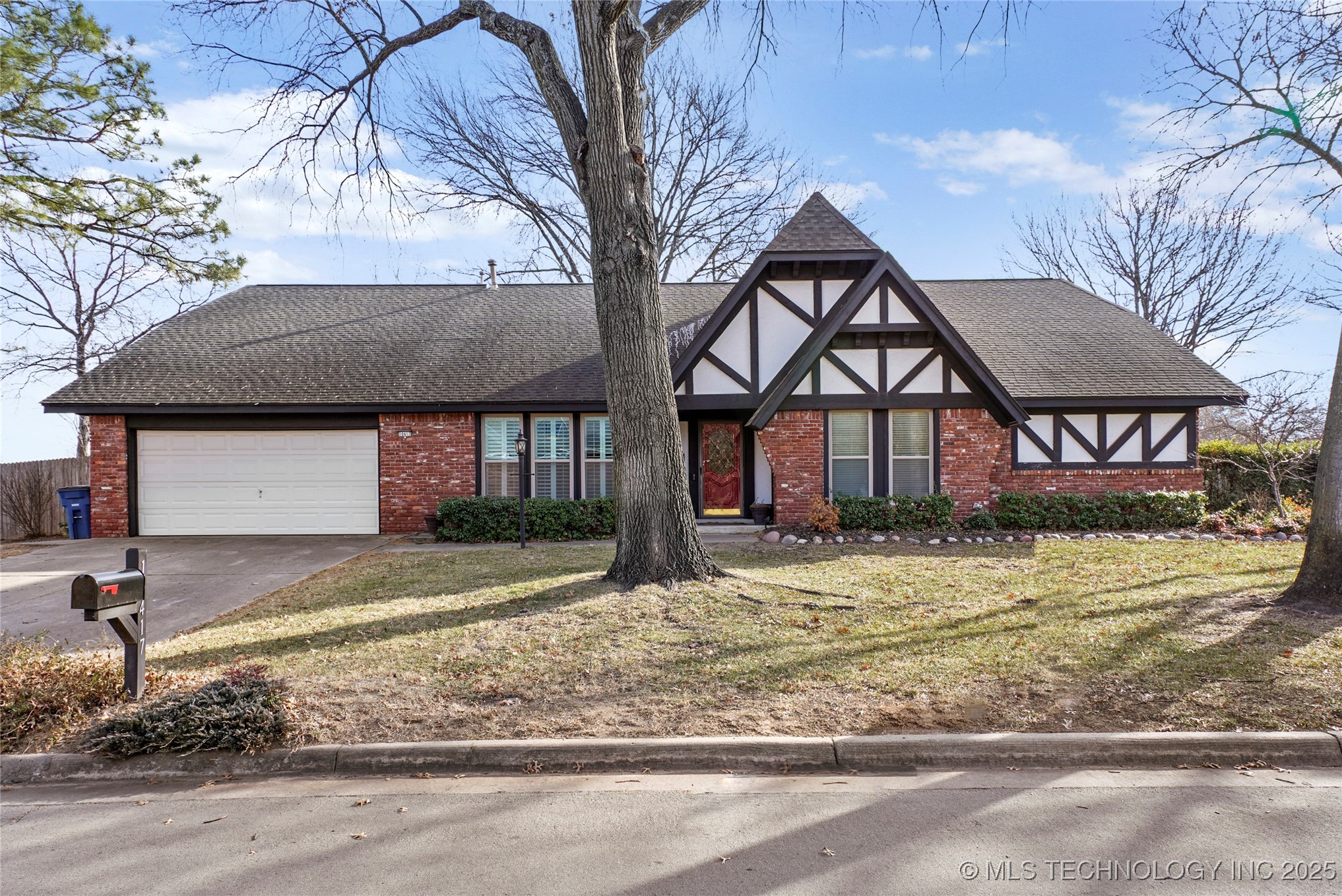 10417 S 66th East Avenue Property Photo