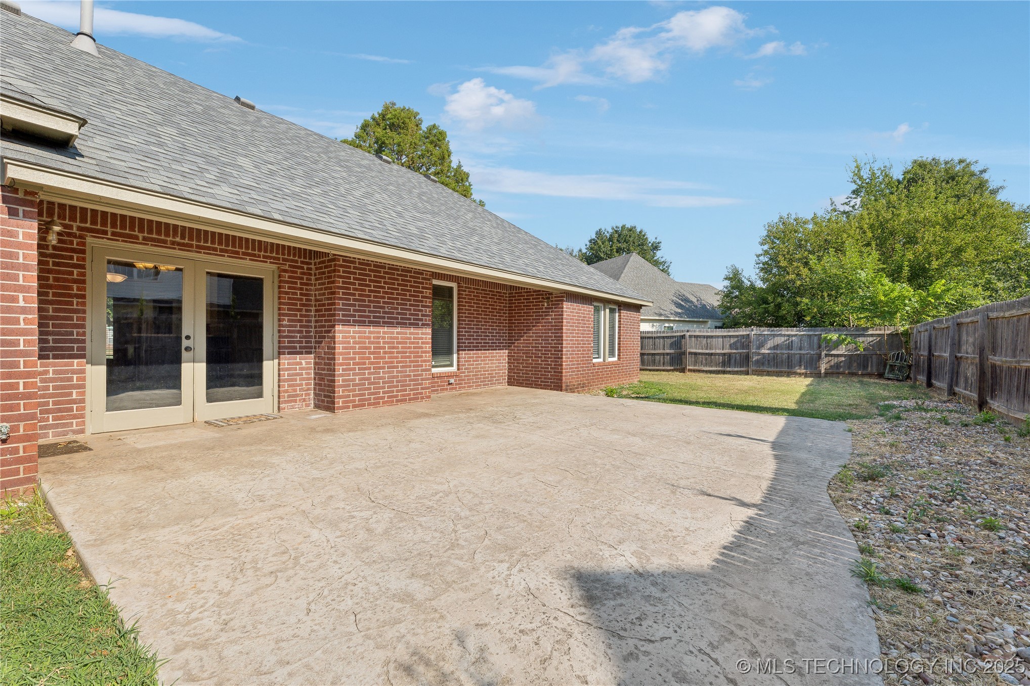 11519 S Nandina Avenue Property Photo 3