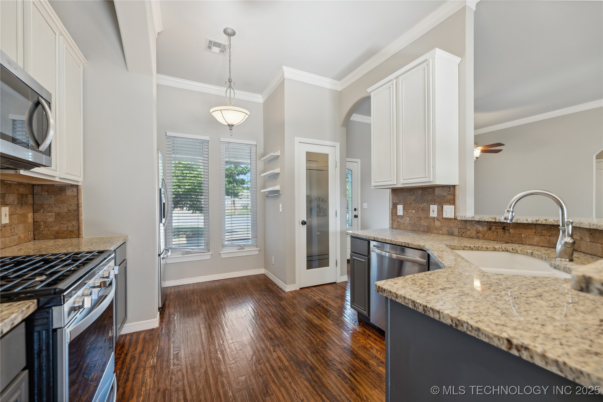 11519 S Nandina Avenue Property Photo 13