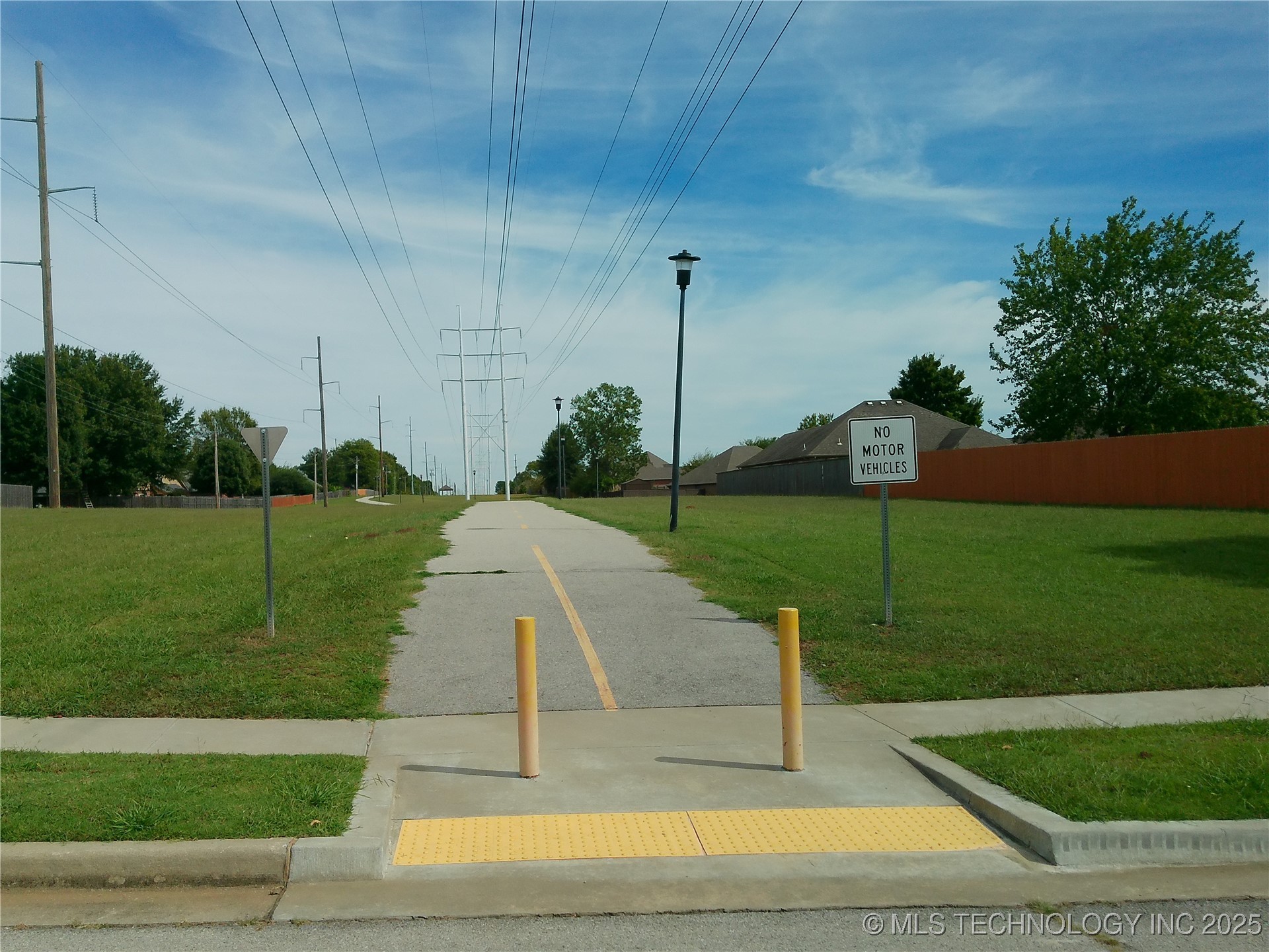 11519 S Nandina Avenue Property Photo 44
