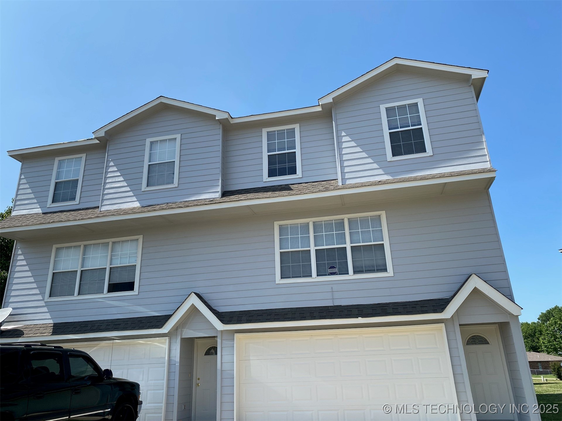 6710 S Utica Place Property Photo 3